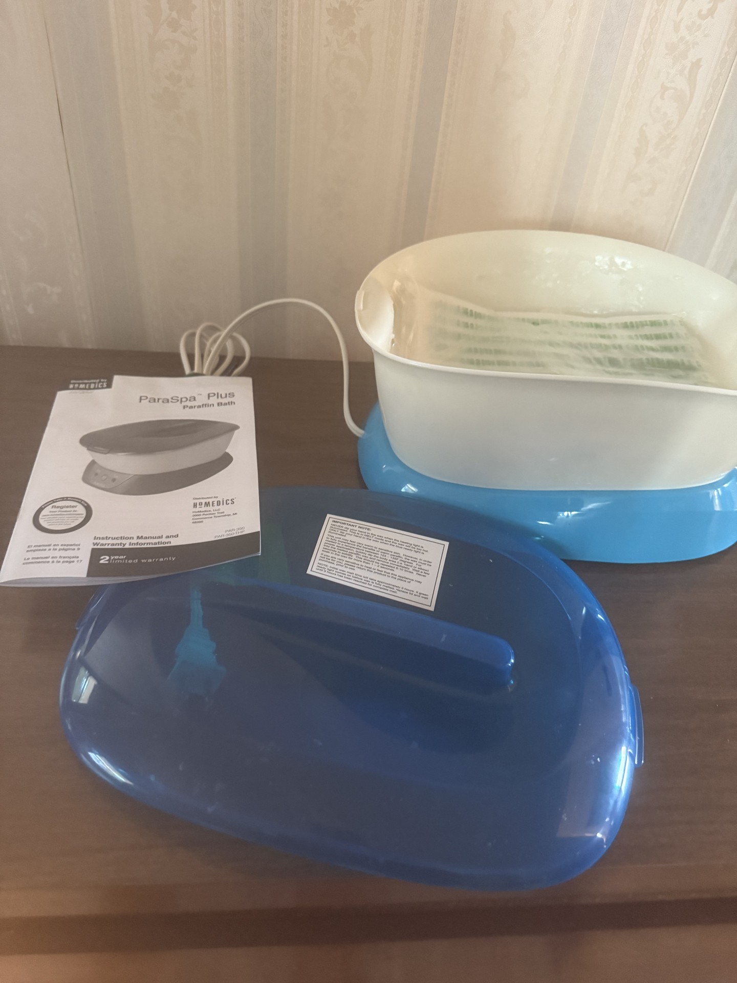 ParaSpa Plus paraffin bath with lid and manual - image 1 of 5