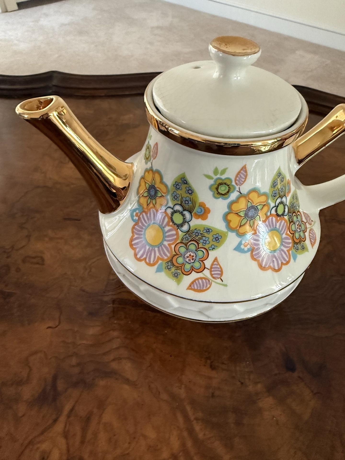 Assorted teapot, plates, bowls and decorative ceramics - image 5 of 12
