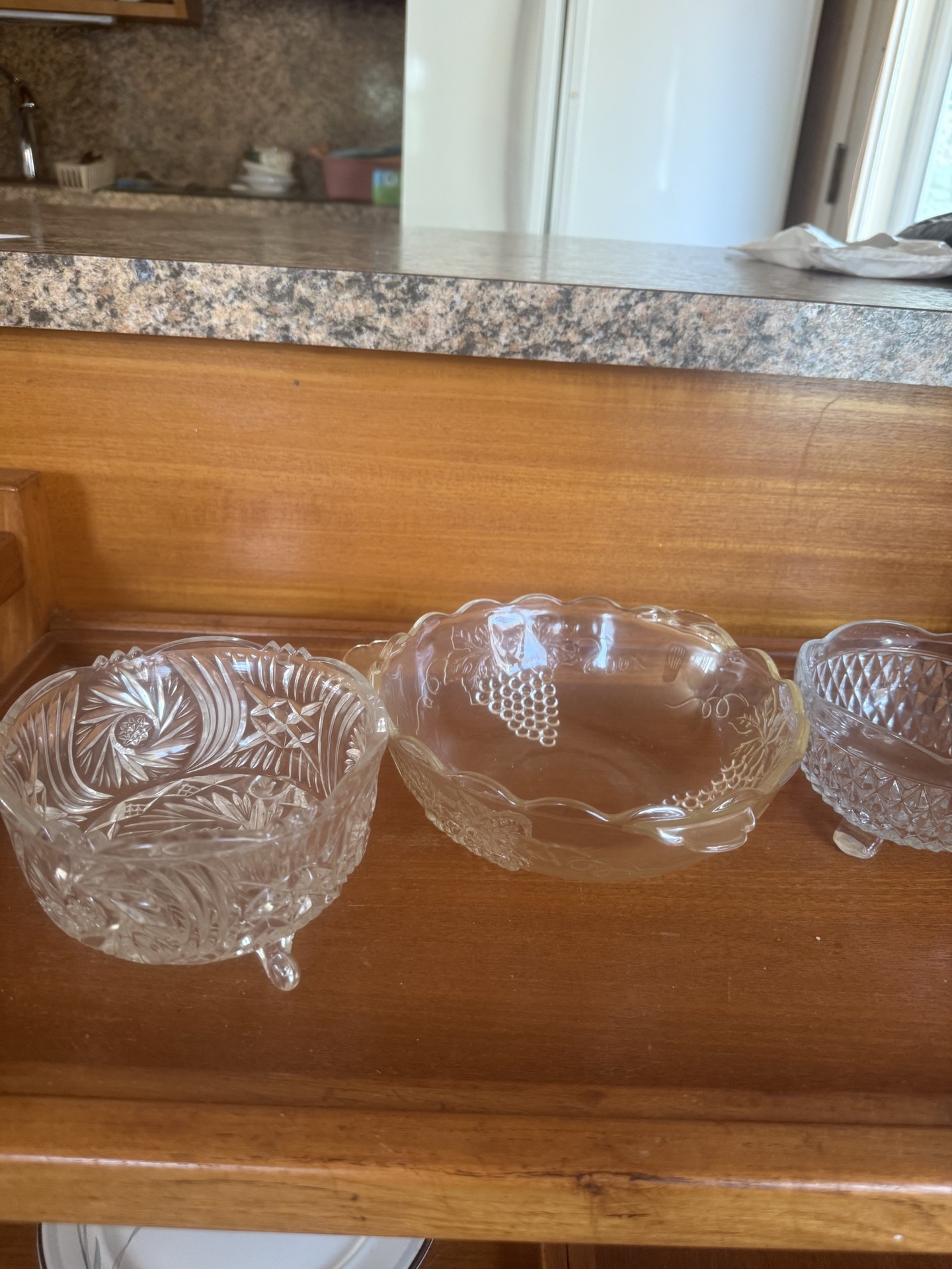Indiana glass - Set of cut-glass bowls with grape and starburst patterns - image 1 of 8