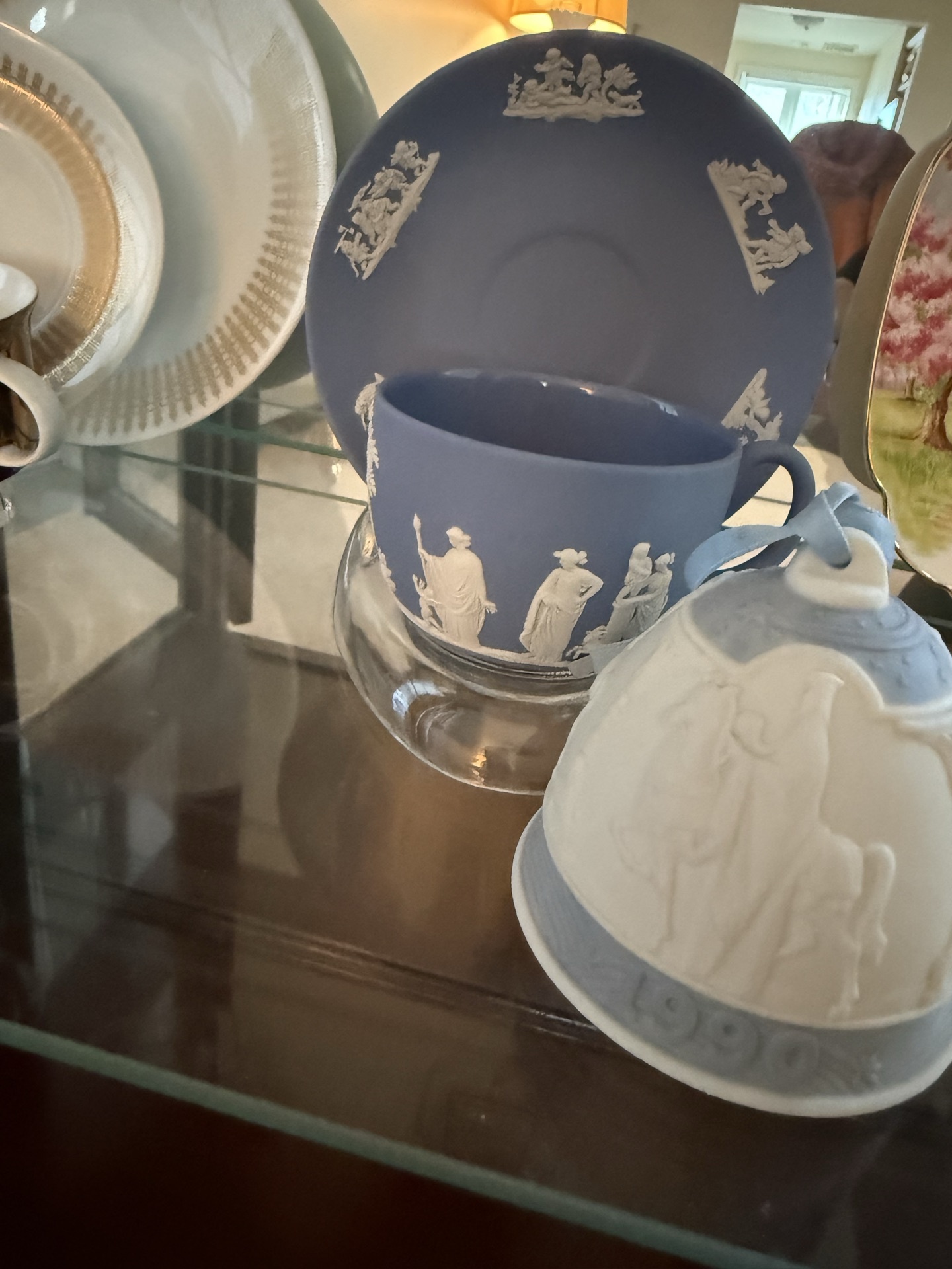 Assorted porcelain dinnerware and decorative figurines - image 5 of 7
