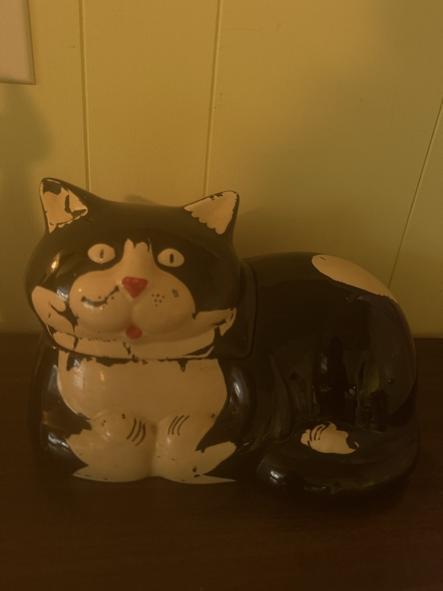 Cat-themed figurines and sculpture collection - image 7 of 9