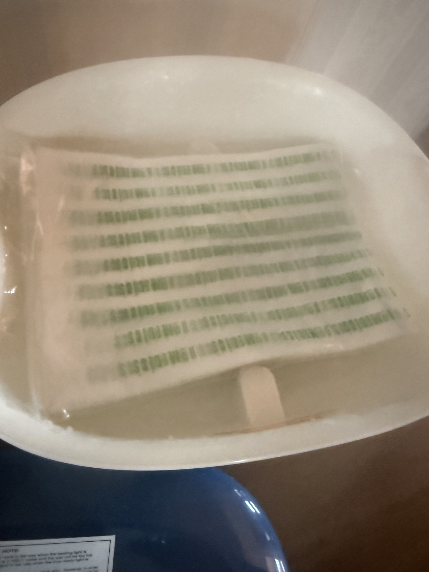 ParaSpa Plus paraffin bath with lid and manual - image 3 of 5