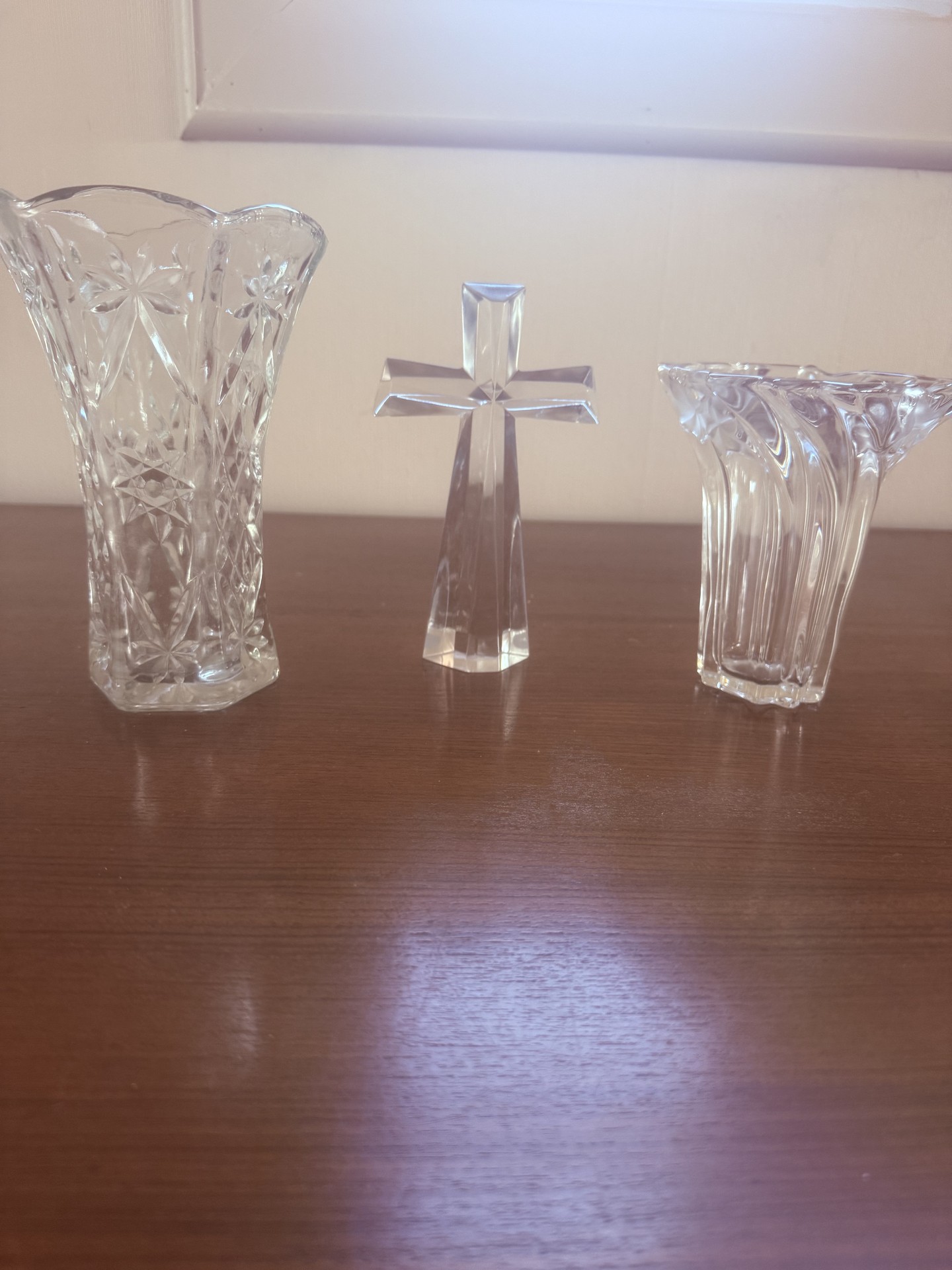 Crystal glass vases and cross sculpture - image 1 of 6