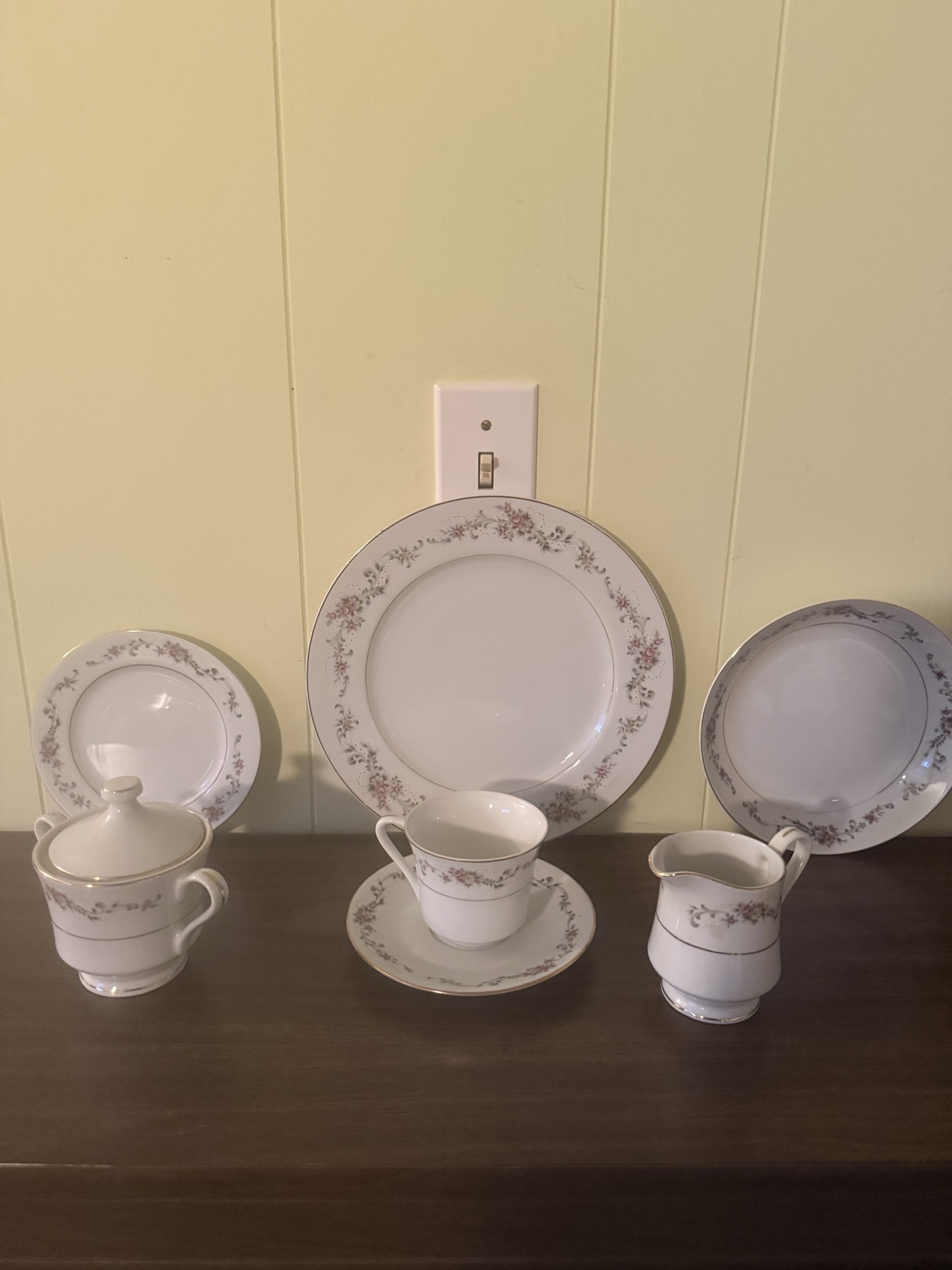 Diamond China Limoges Japan floral border dinnerware set - image 1 of 6