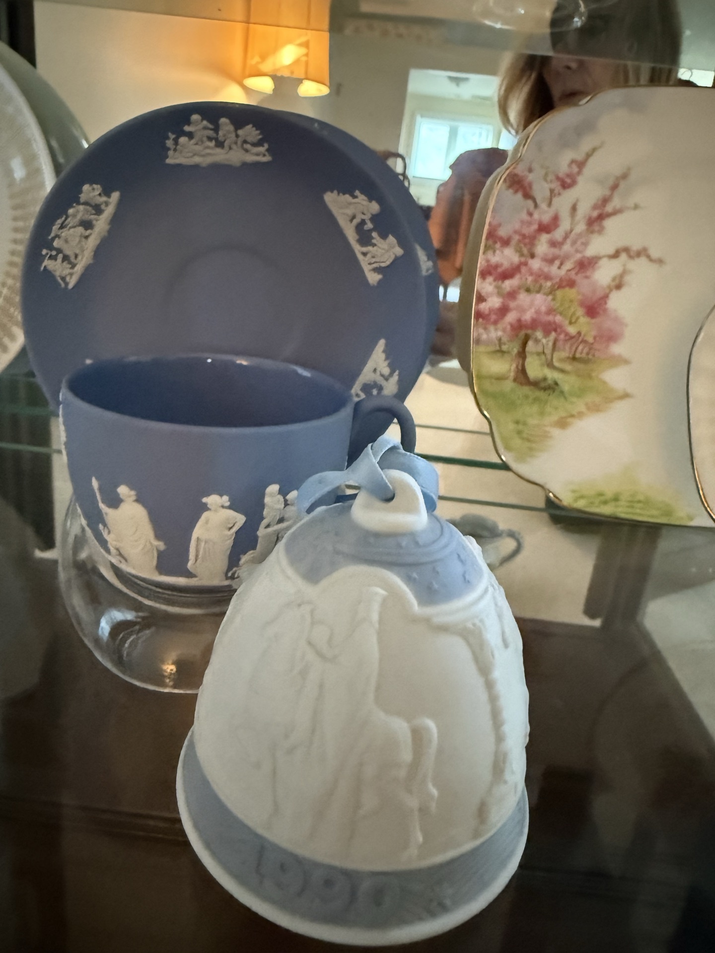 Assorted porcelain dinnerware and decorative figurines - image 3 of 7