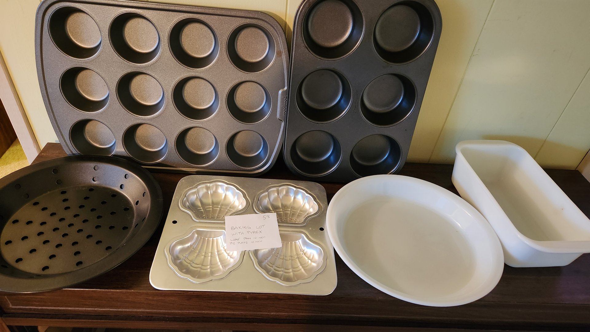 Assorted bakeware and baking pans - image 2 of 3