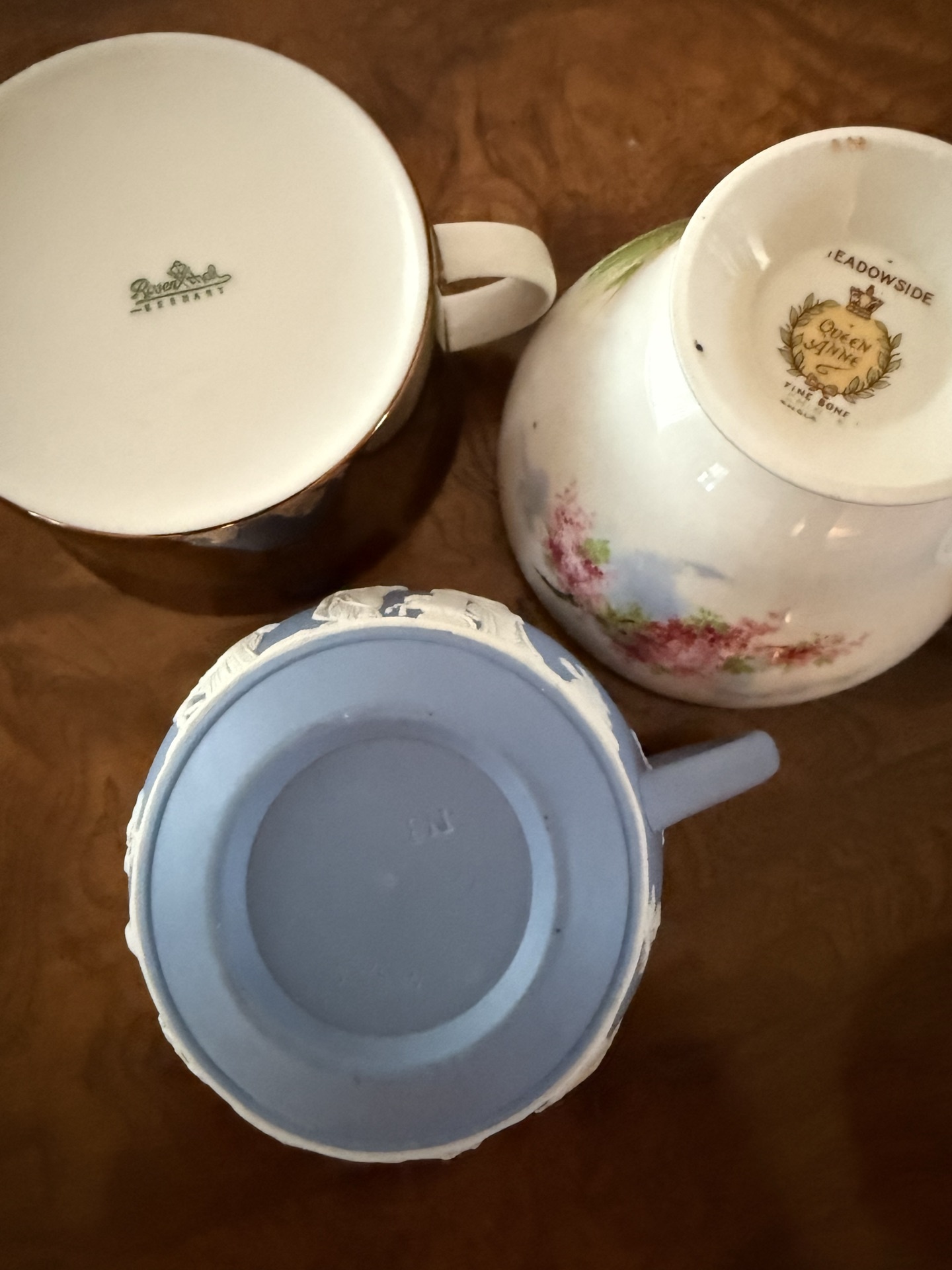 Assorted porcelain dinnerware and decorative figurines - image 6 of 7