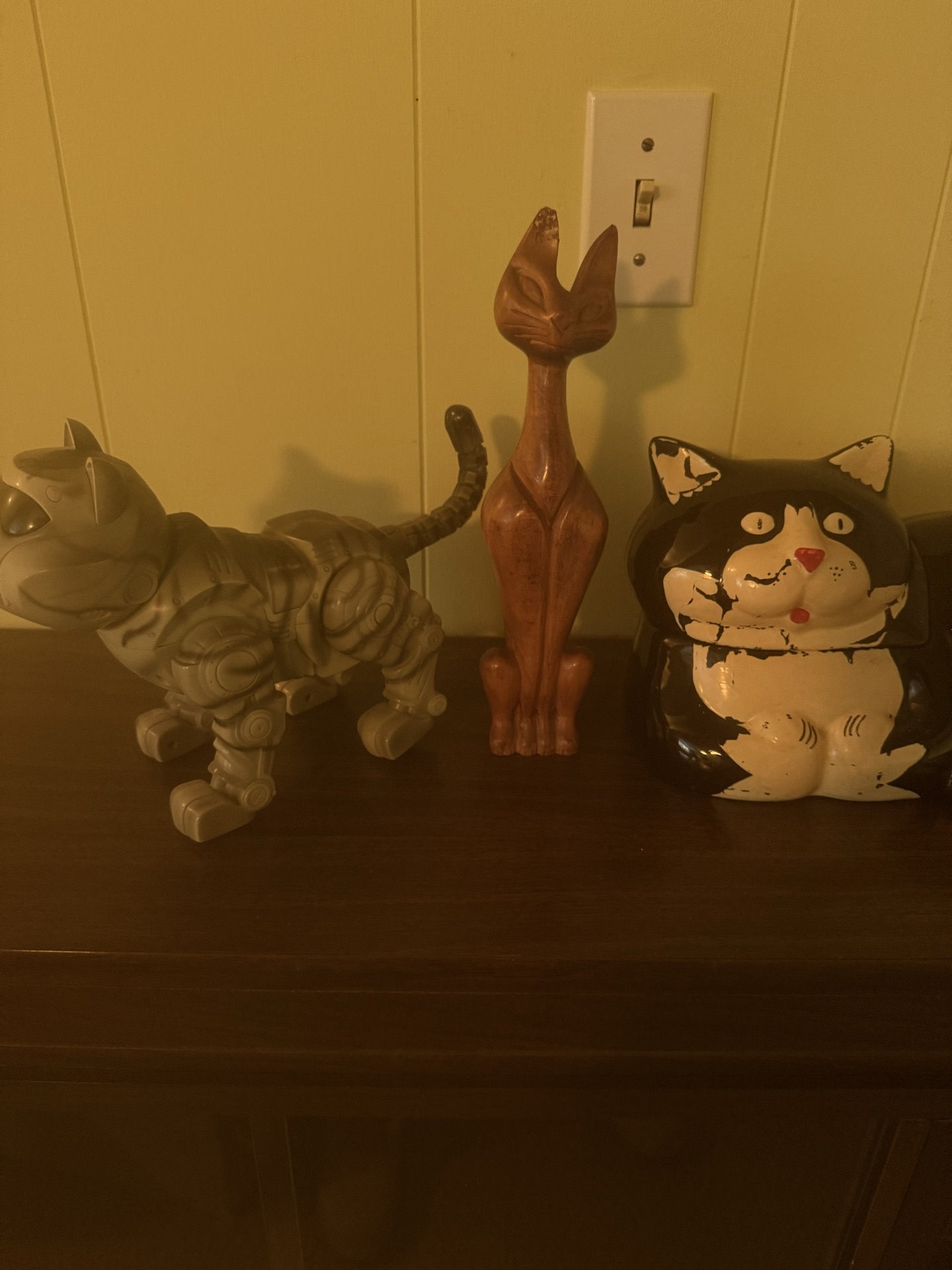 Cat-themed figurines and sculpture collection - image 1 of 9
