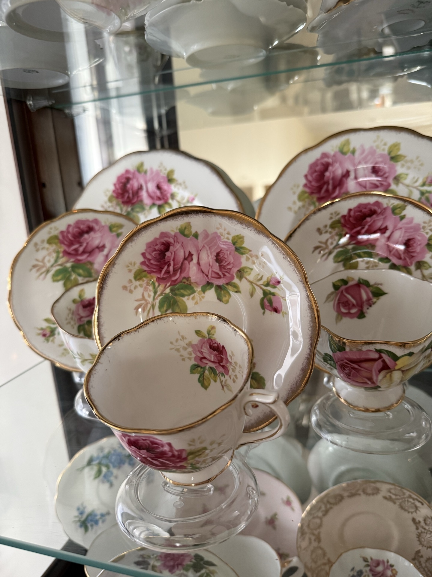 Royal Albert American Beauty china set - image 1 of 4