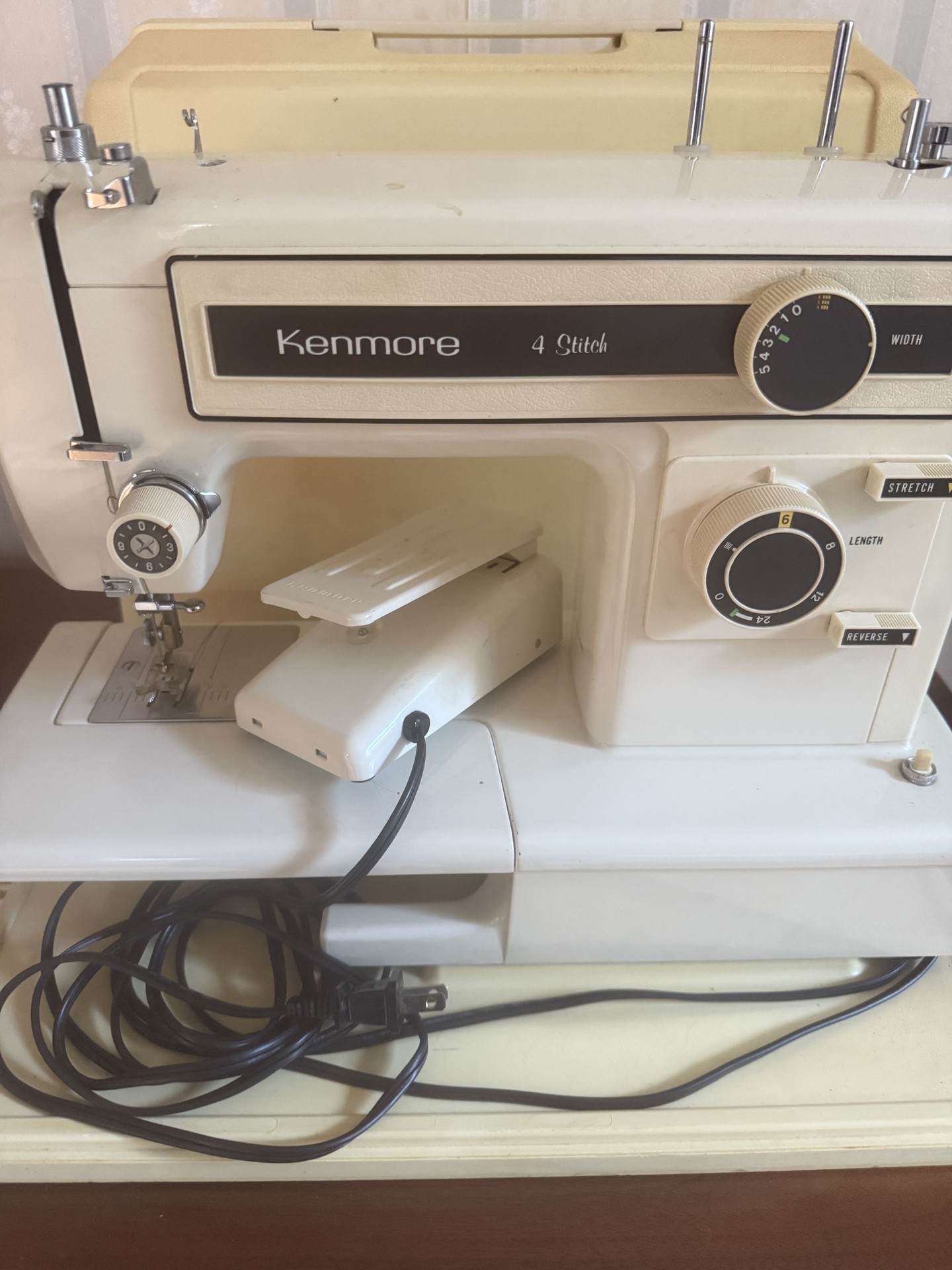 Kenmore 4-Stitch Sewing Machine with Pedal and Case - image 5 of 6