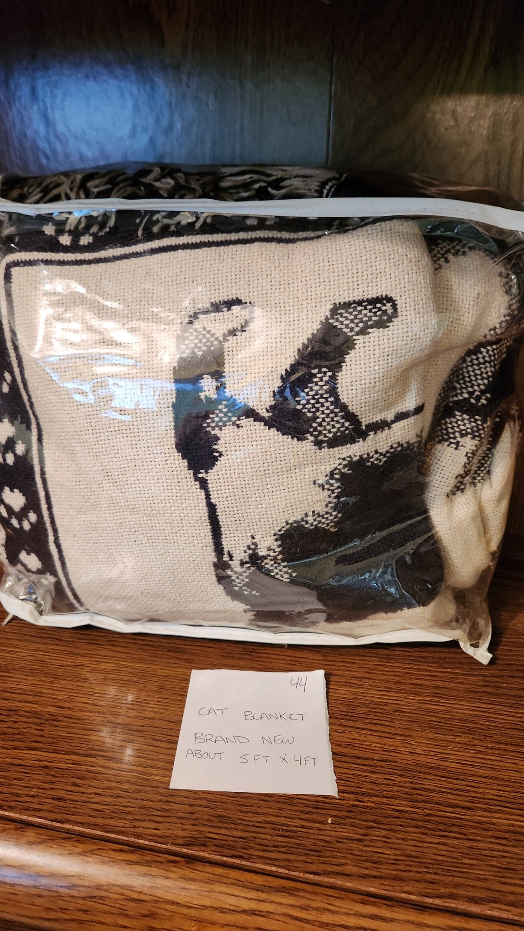 Cat-themed throw blanket 5 ft x 4 ft - image 2 of 3