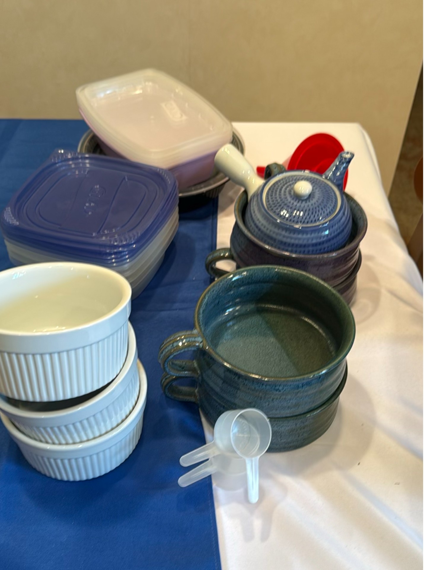 Assorted Dinnerware and Bakeware Set - image 11 of 15