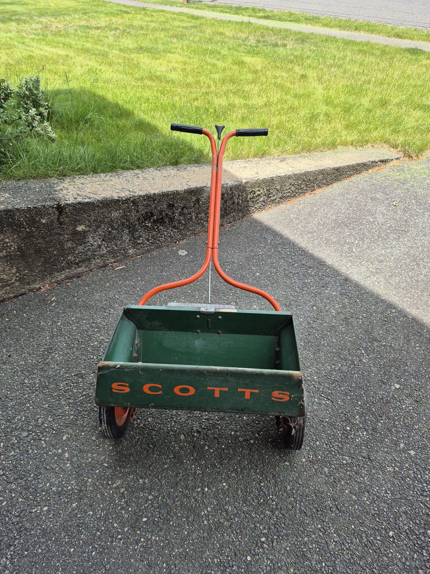 Scotts Model 35-3 Manual Lawn Spreader - image 1 of 4