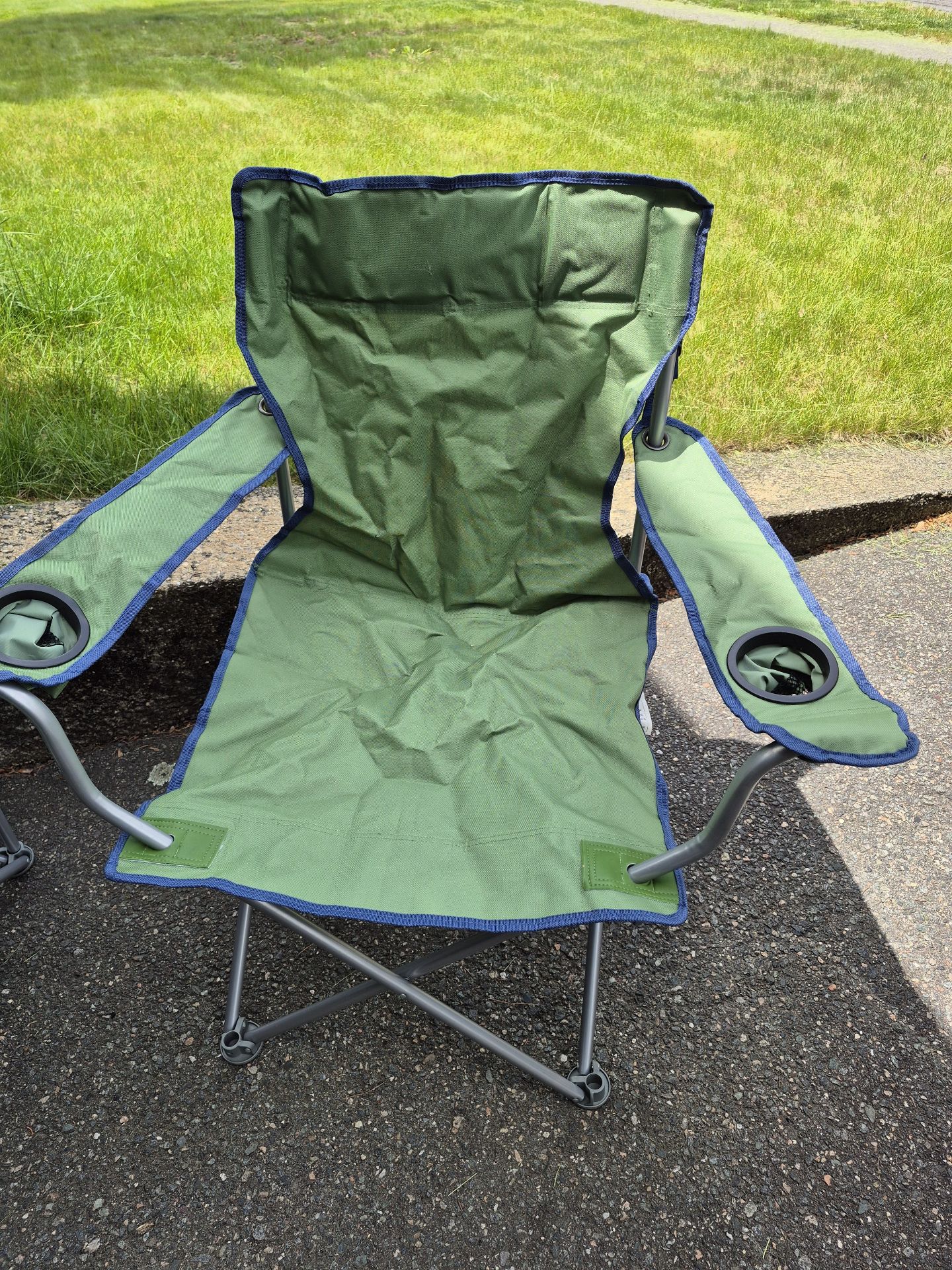 Two Fun in the Sun Deluxe Arm Chairs - image 3 of 4