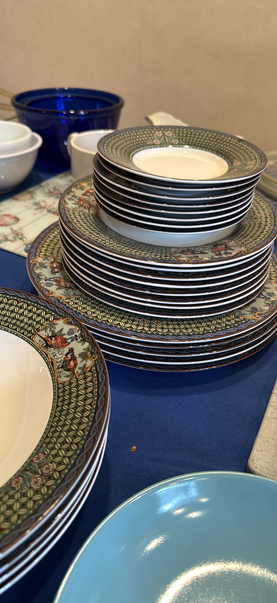Assorted Dinnerware and Bakeware Set - image 2 of 15