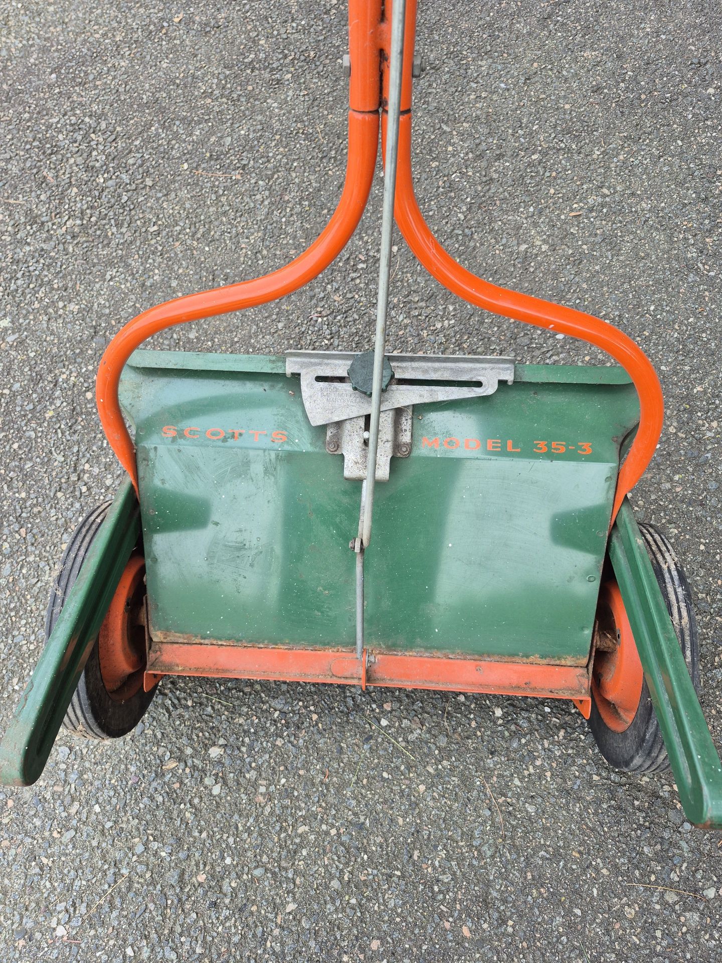 Scotts Model 35-3 Manual Lawn Spreader - image 4 of 4