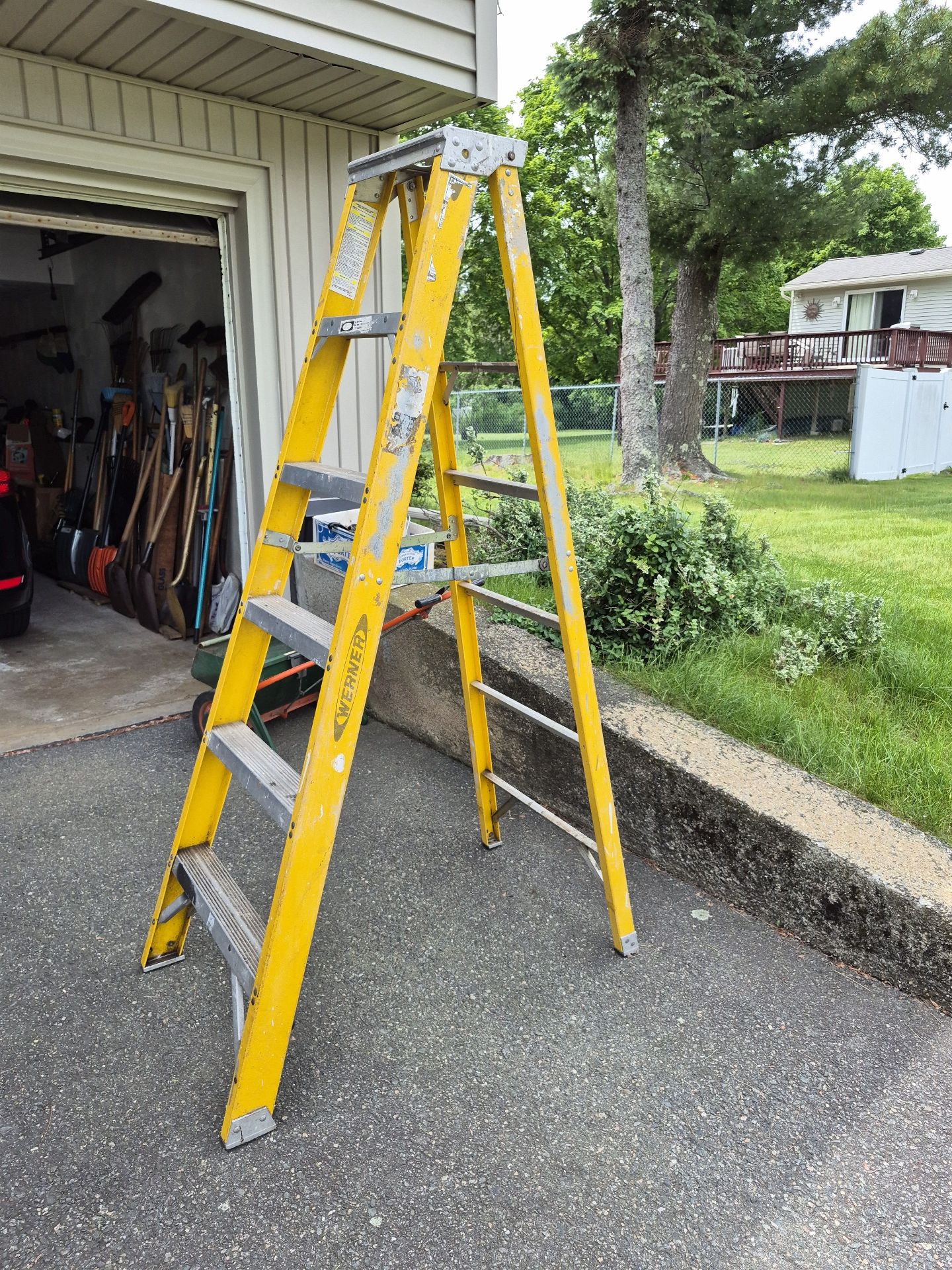 Werner Fiberglass Step Ladder - image 2 of 5