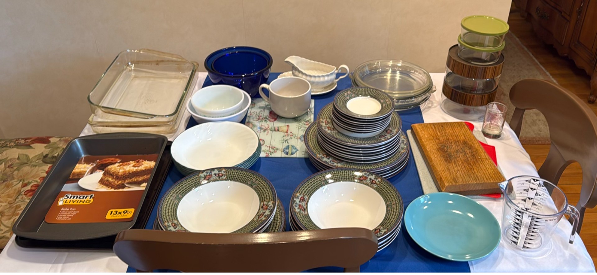 Assorted Dinnerware and Bakeware Set - image 1 of 15
