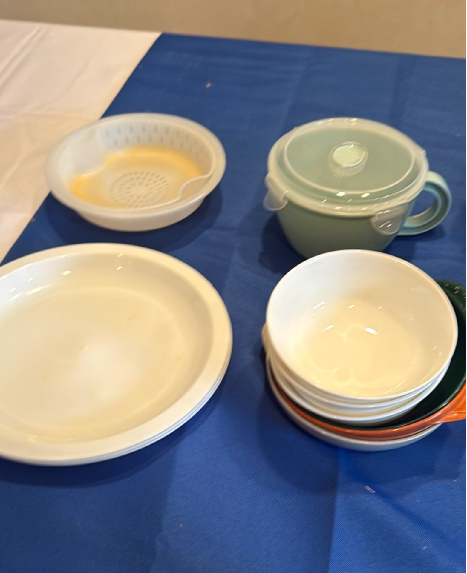 Assorted Dinnerware and Bakeware Set - image 12 of 15