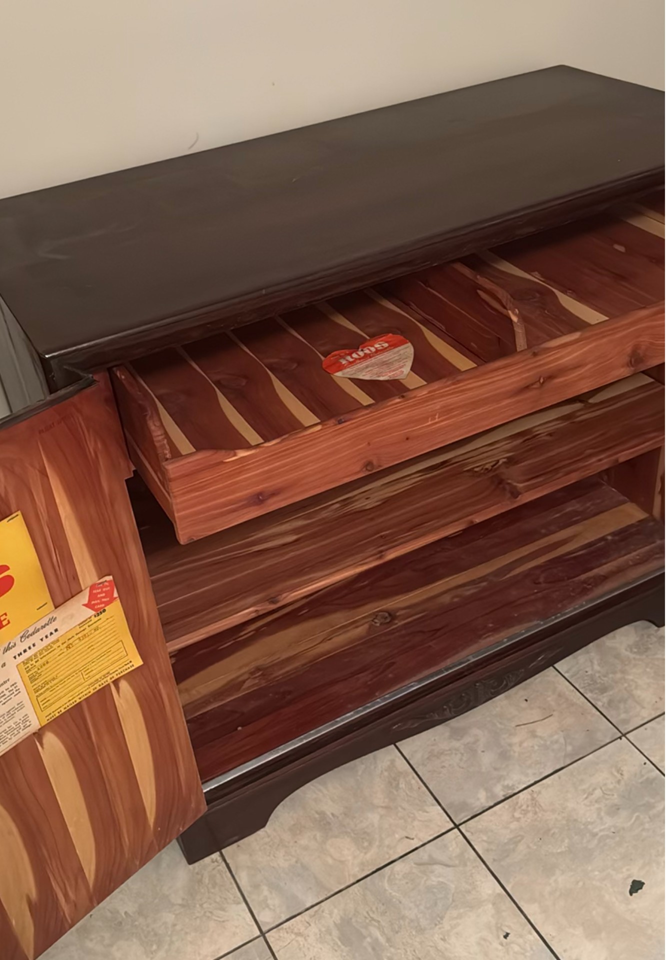 ROOS Sweetheart Cedarette Cabinet - image 3 of 4