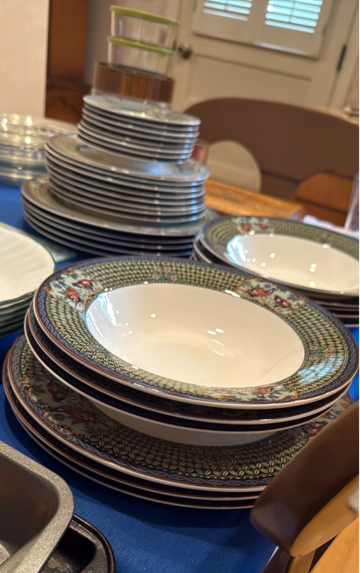 Assorted Dinnerware and Bakeware Set - image 4 of 15