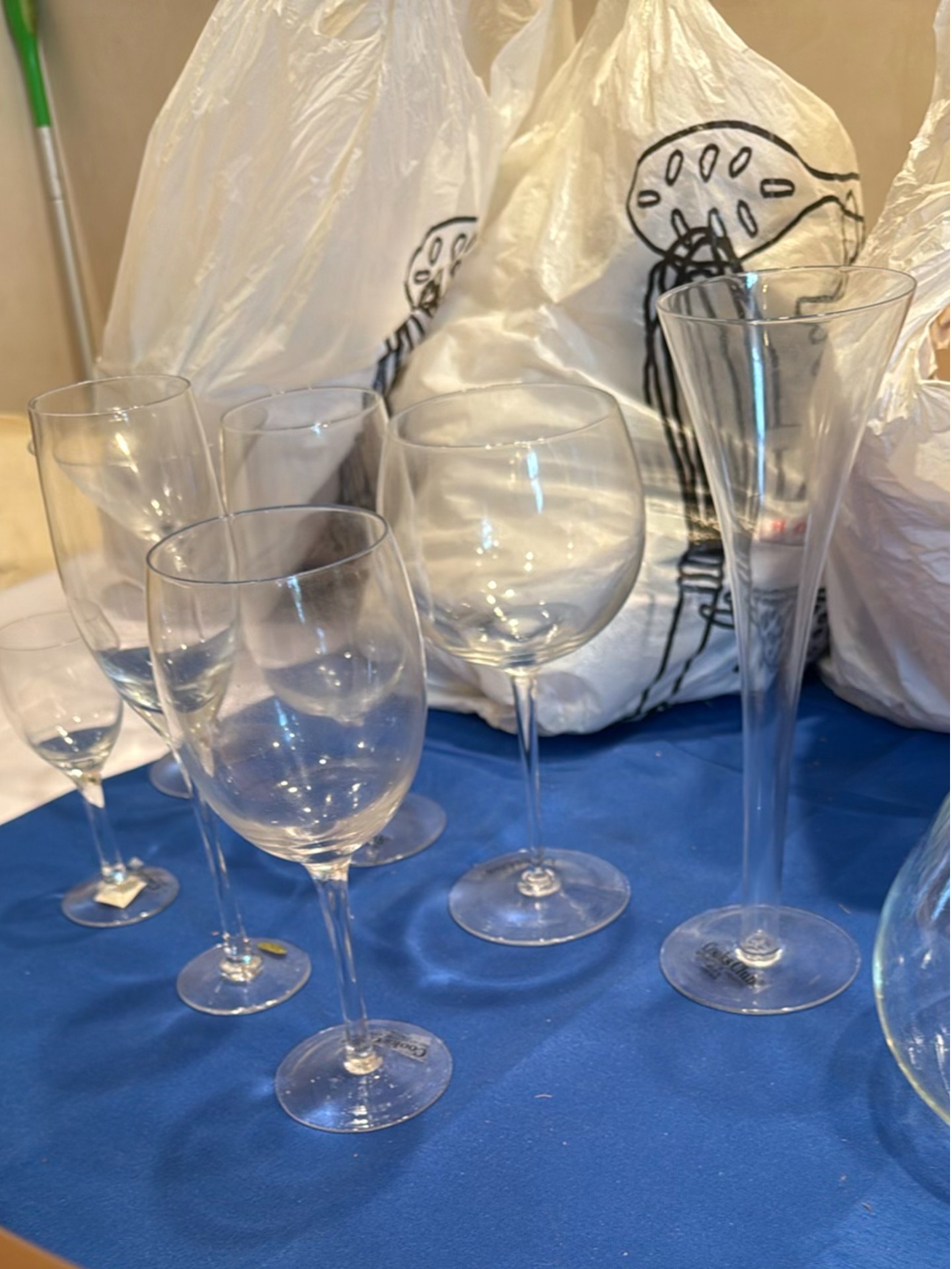 Assortment of glassware - image 4 of 5