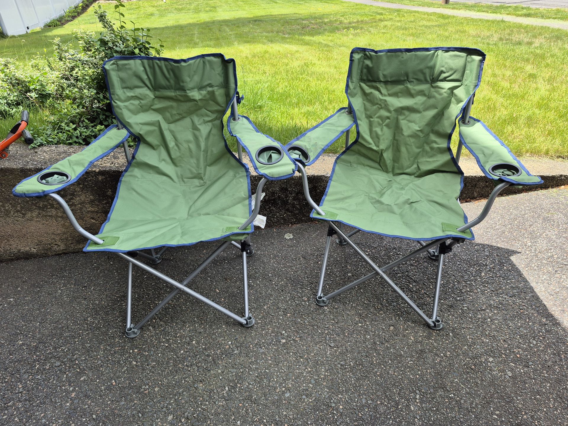Two Fun in the Sun Deluxe Arm Chairs - image 1 of 4