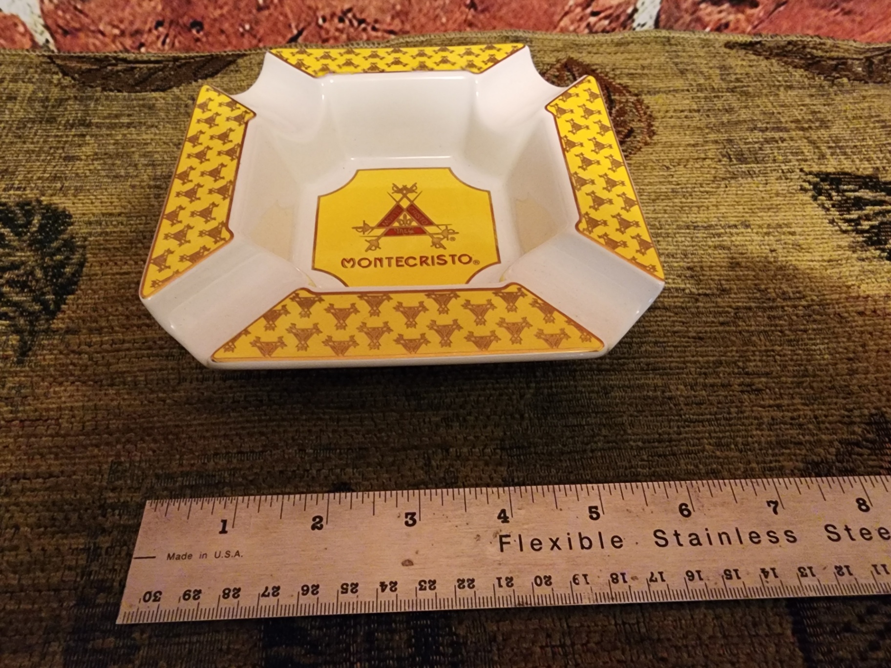 Montecristo ceramic ashtray - image 2 of 6