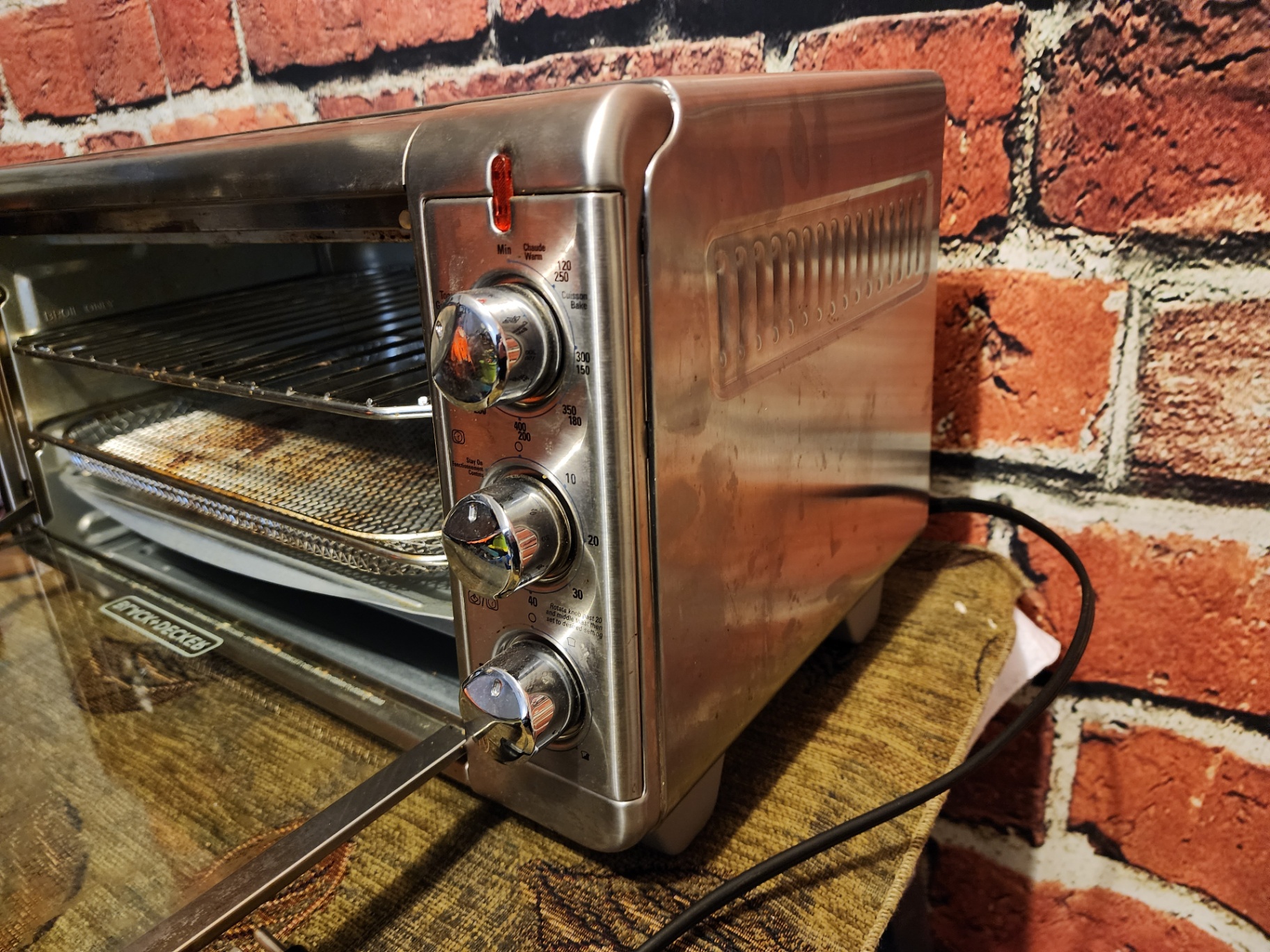 Black+Decker countertop toaster oven - image 2 of 10