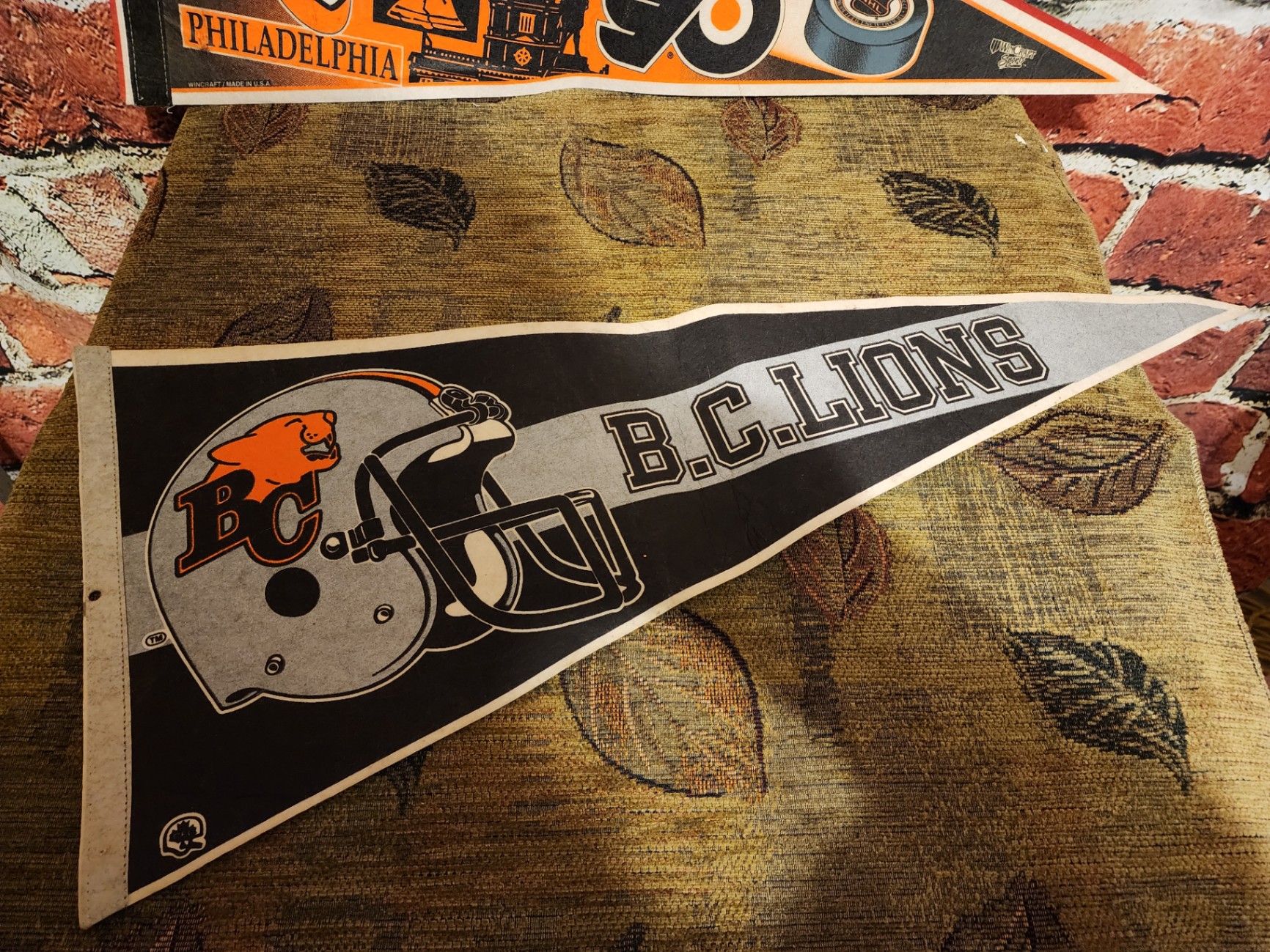 Assorted vintage sports pennants - image 13 of 16