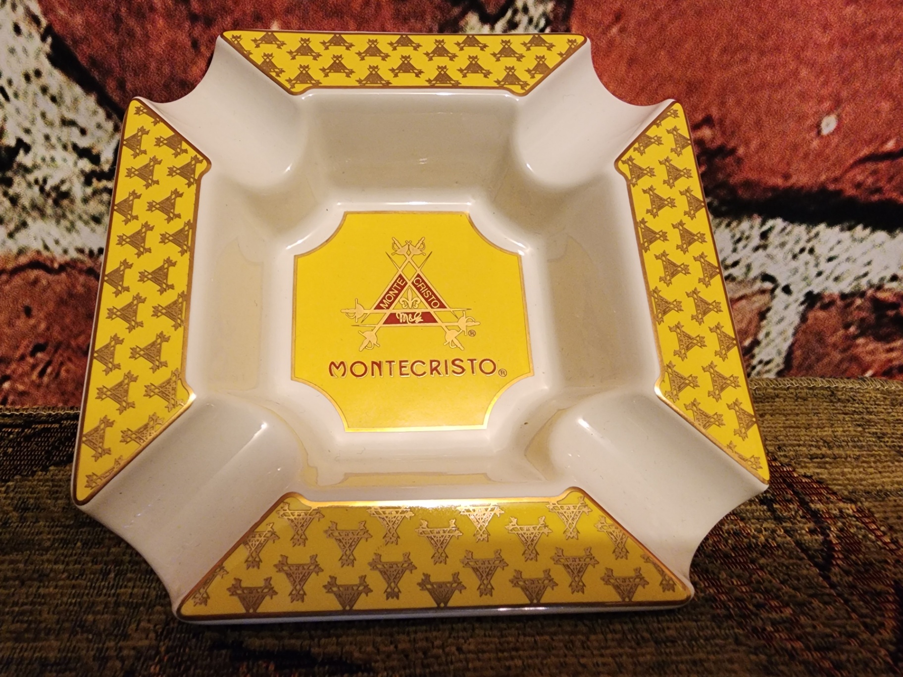 Montecristo ceramic ashtray - image 6 of 6