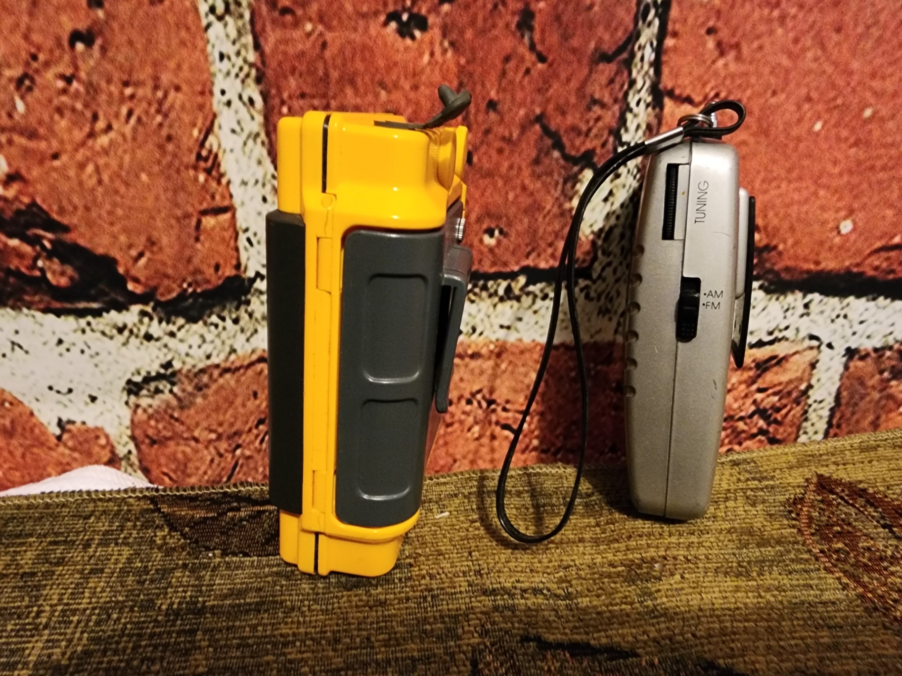 Set of vintage portable electronics and accessories - image 2 of 10