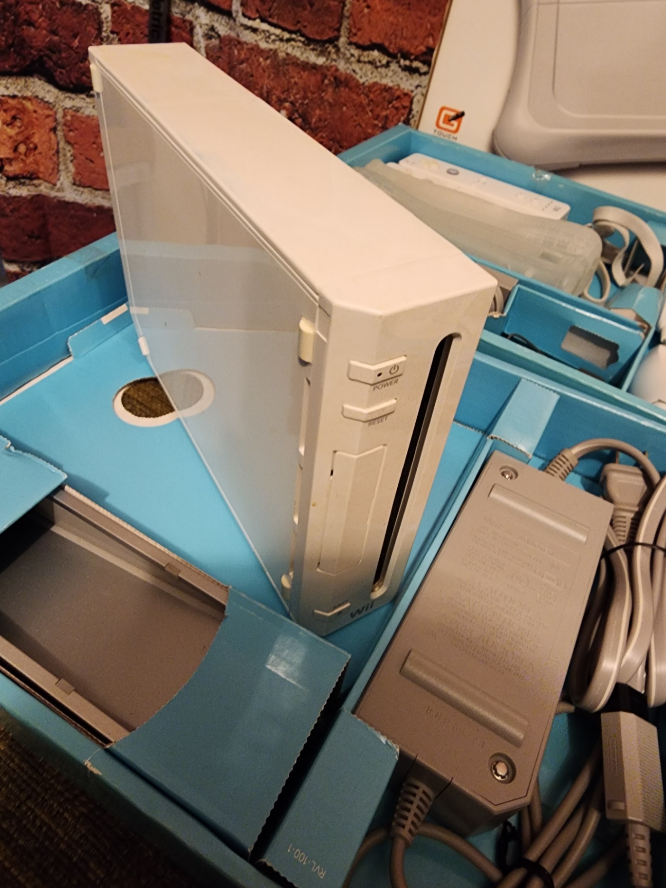 Nintendo Wii with games and accessories - image 11 of 19