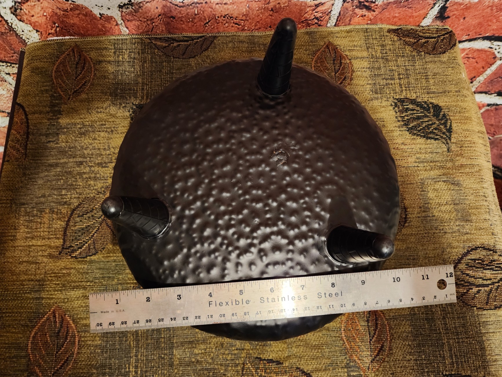 Hammered black cast iron cauldron with three legs - image 5 of 7