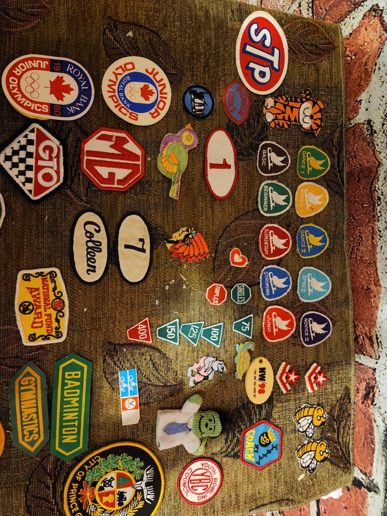 Assorted embroidered patches and badges - image 5 of 5