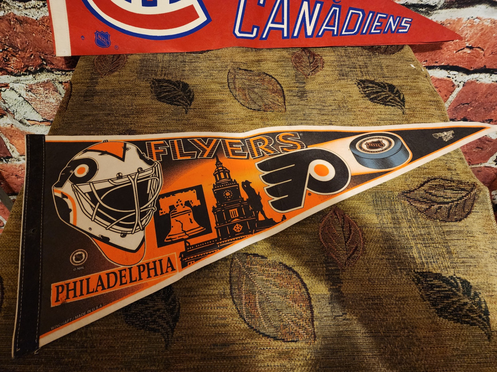 Assorted vintage sports pennants - image 14 of 16