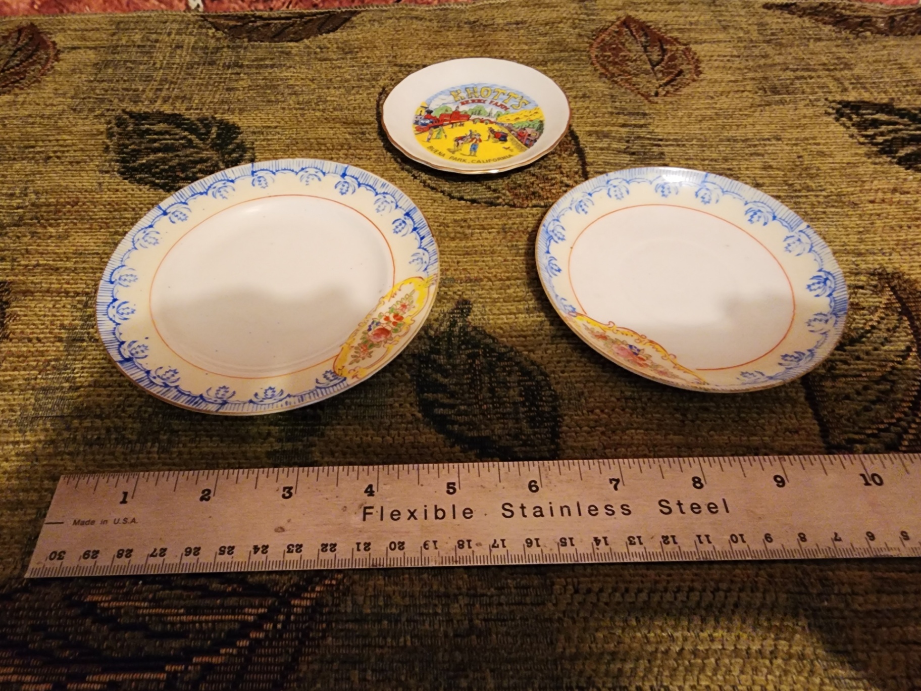 Three ceramic plates including Knott's Berry Farm souvenir plate - image 3 of 6