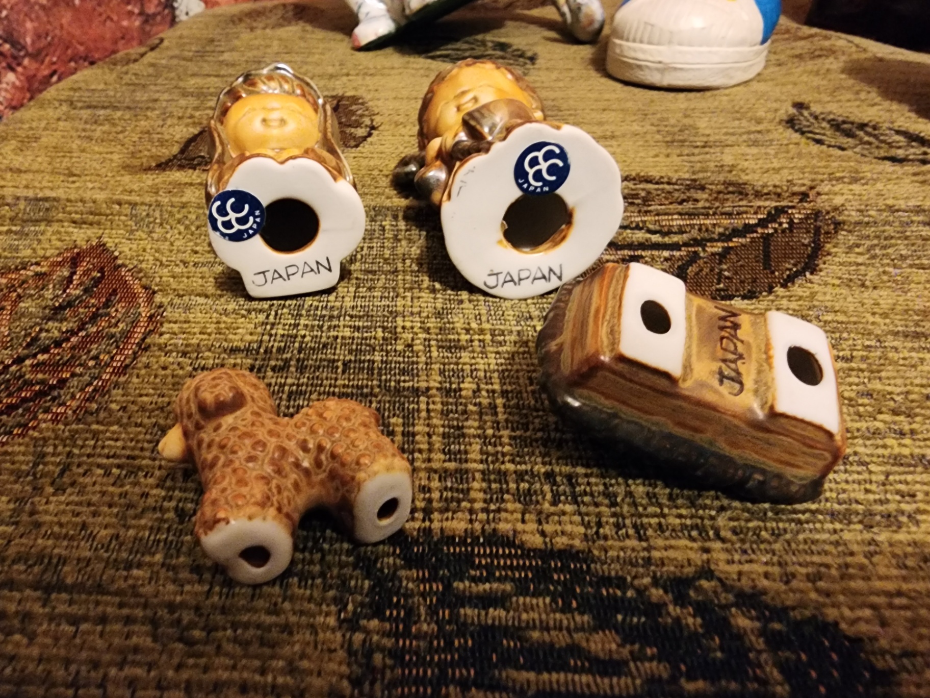 Assorted decorative figurines and small toys - image 2 of 15