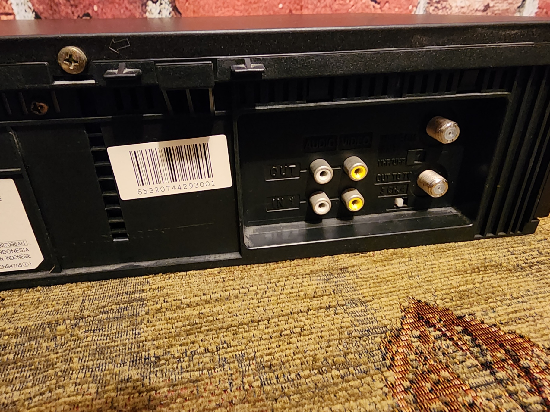 GE VG2061 VCR with remote and manual - image 5 of 15