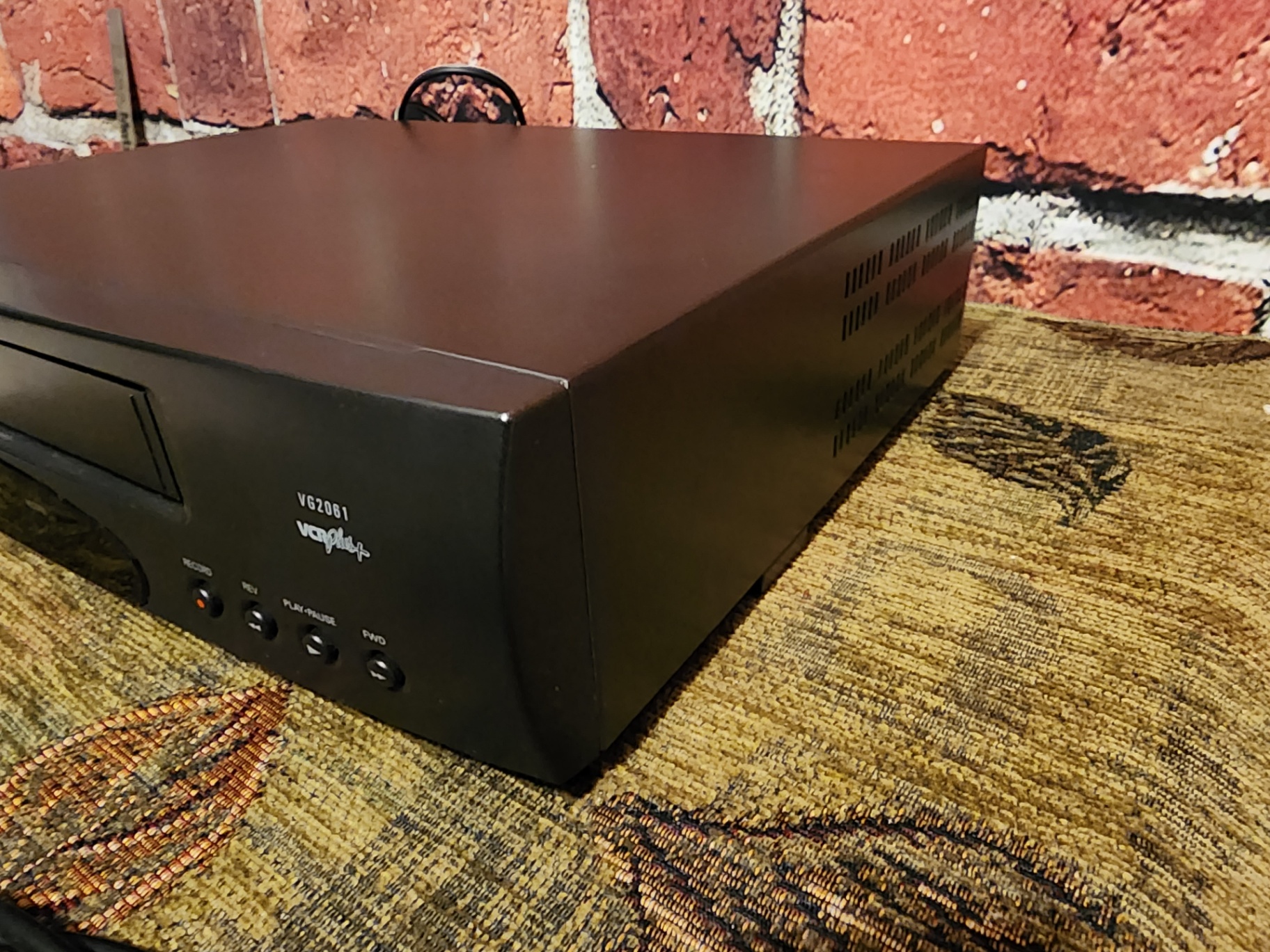 GE VG2061 VCR with remote and manual - image 7 of 15