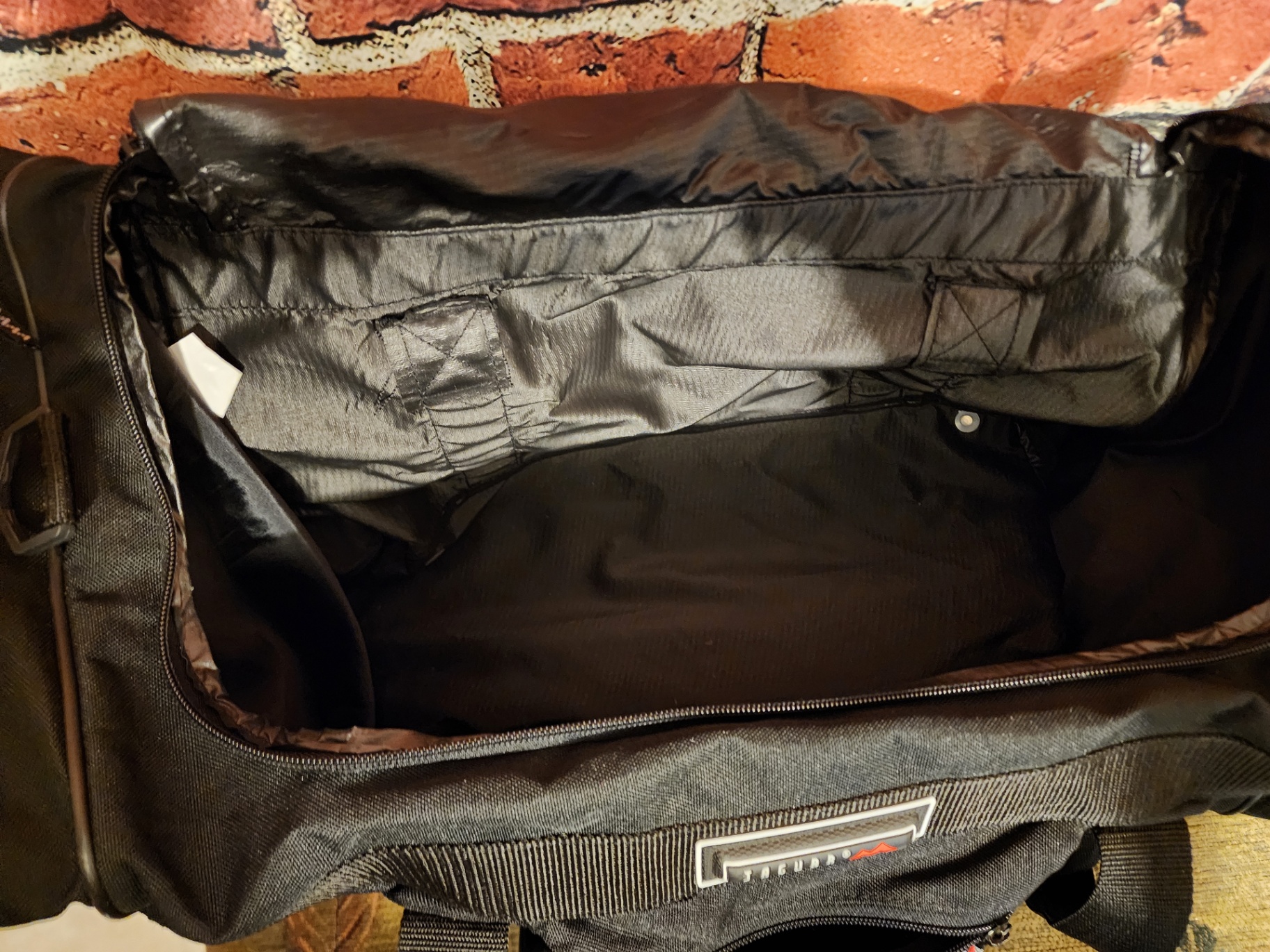 Black duffel bag with multiple pockets - image 5 of 8