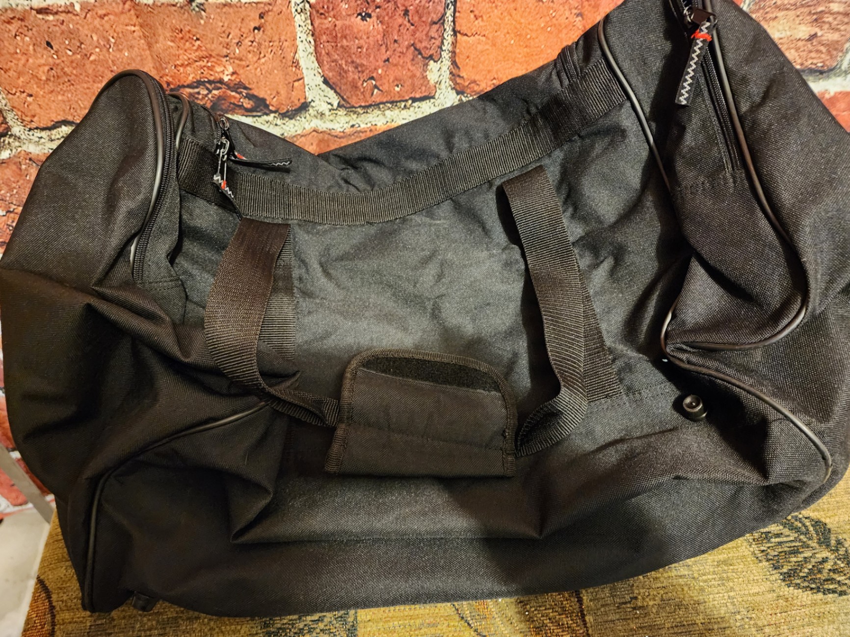 Black duffel bag with multiple pockets - image 4 of 8