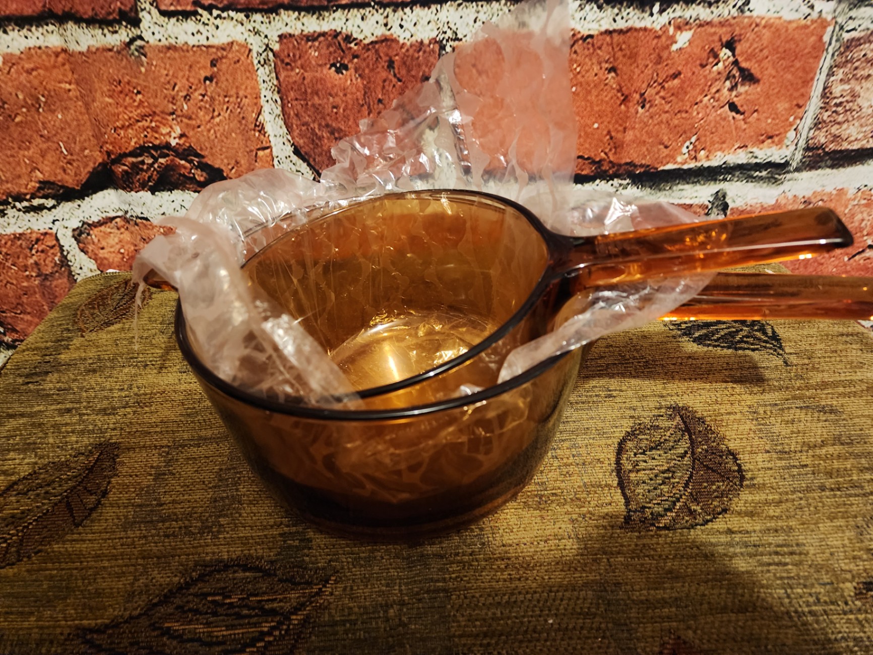 Amber glass bowls with handles - image 8 of 8
