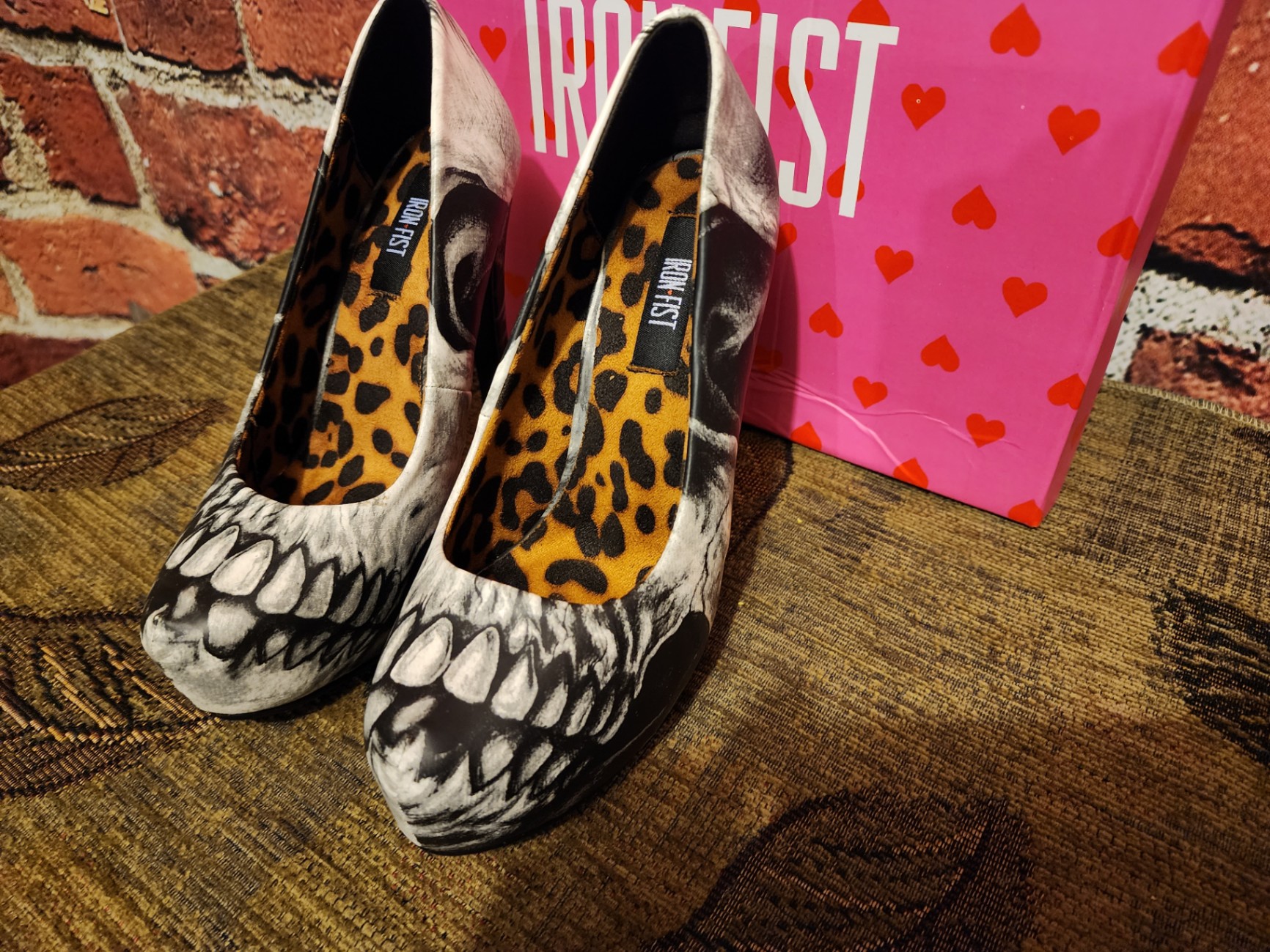 Two pairs of skull-patterned high-heeled shoes with leopard lining - image 4 of 7