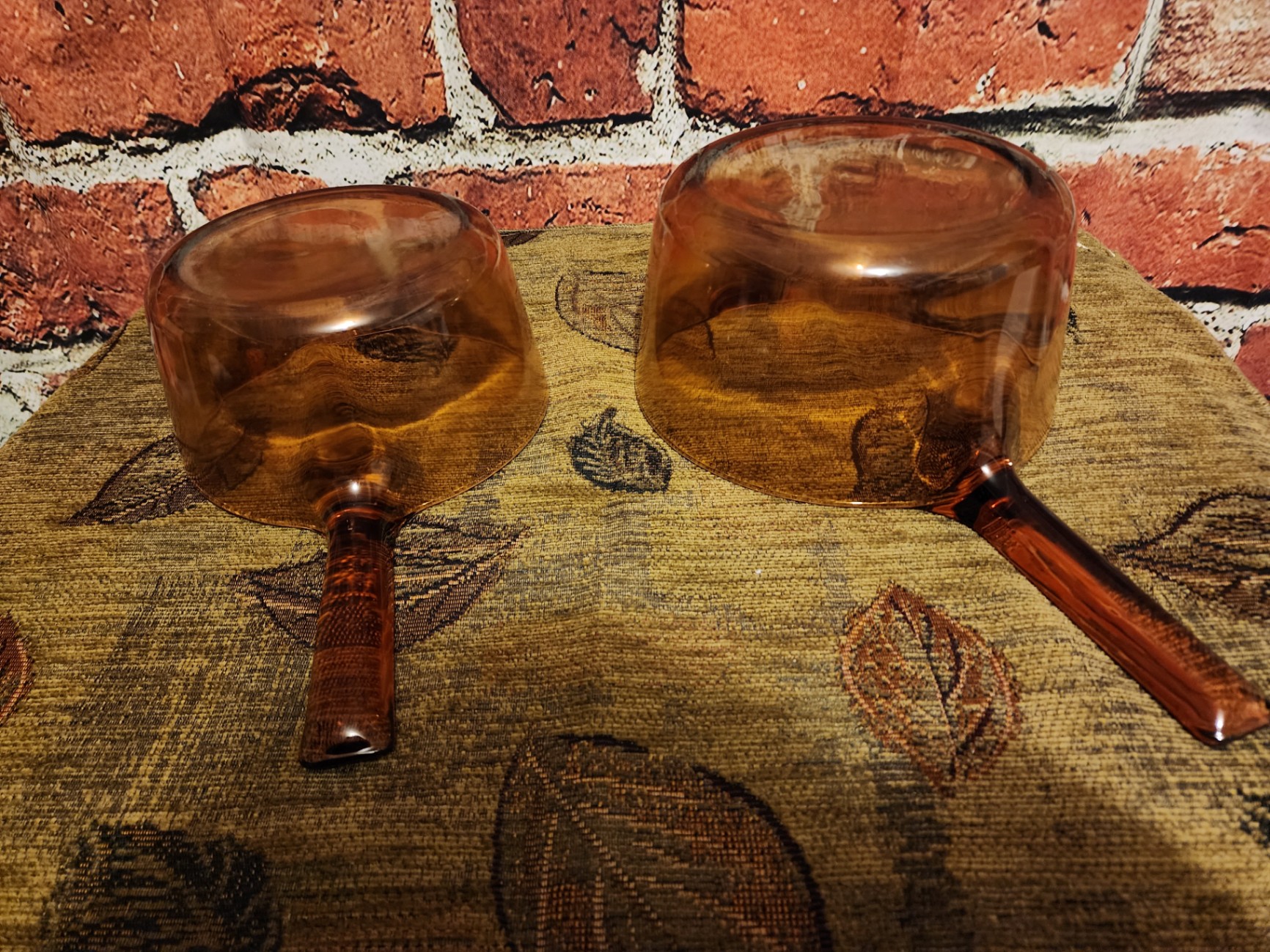Amber glass bowls with handles - image 2 of 8