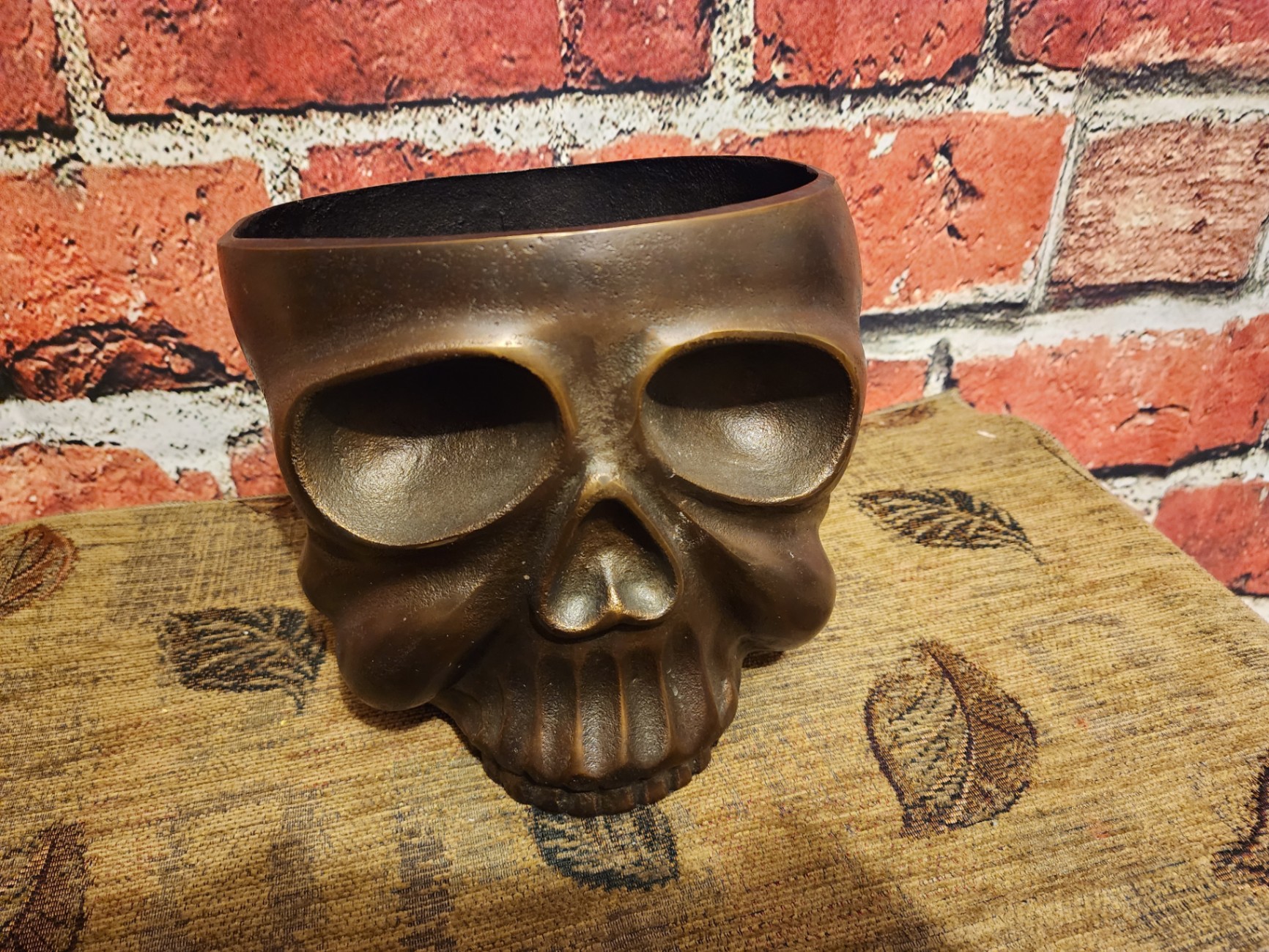 ( Moe's Canada ) Bronze/copper hollow metal sculpture skull plant holder  - image 1 of 9