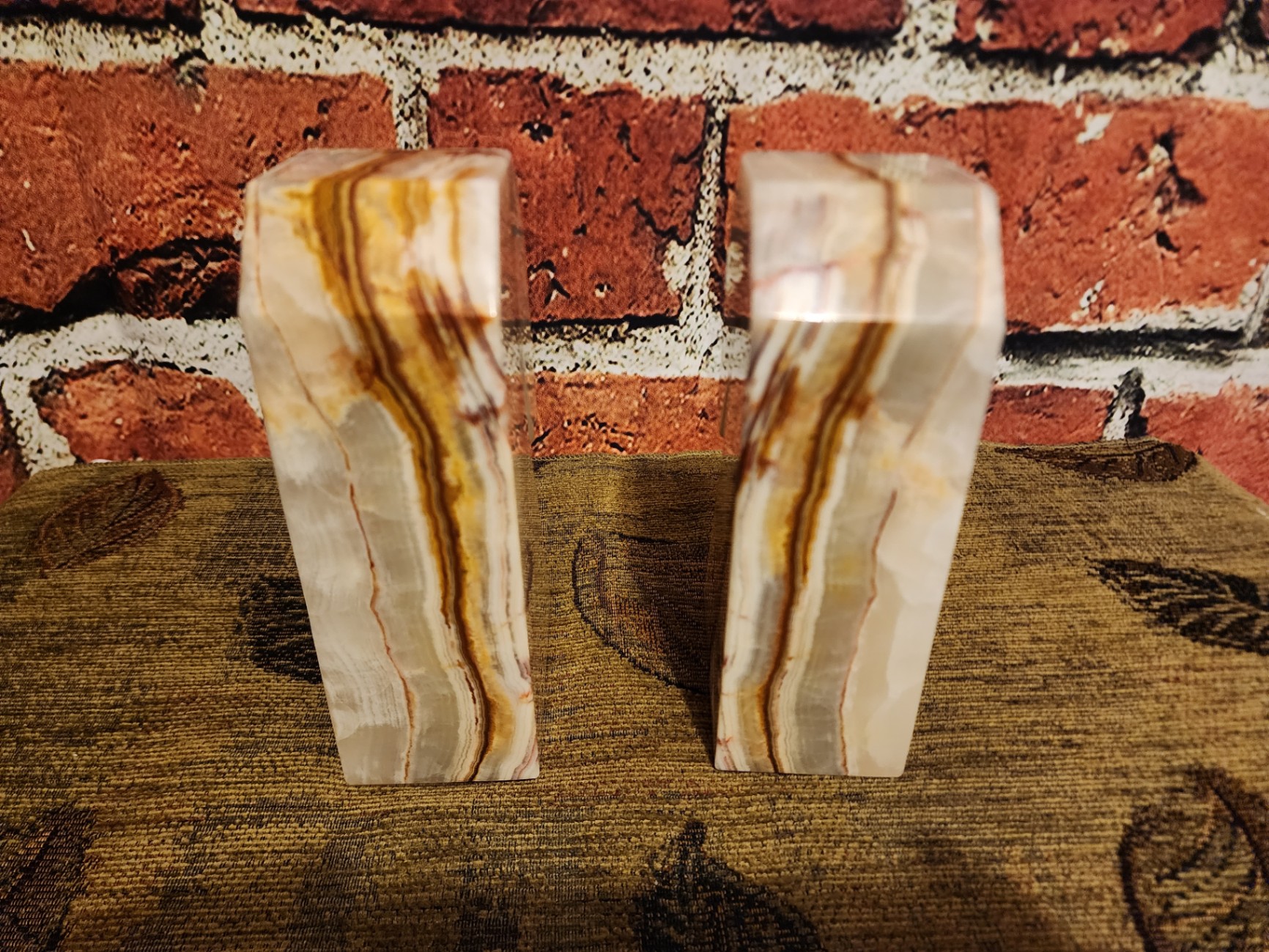 Pair of L-shaped stone bookends - image 4 of 7