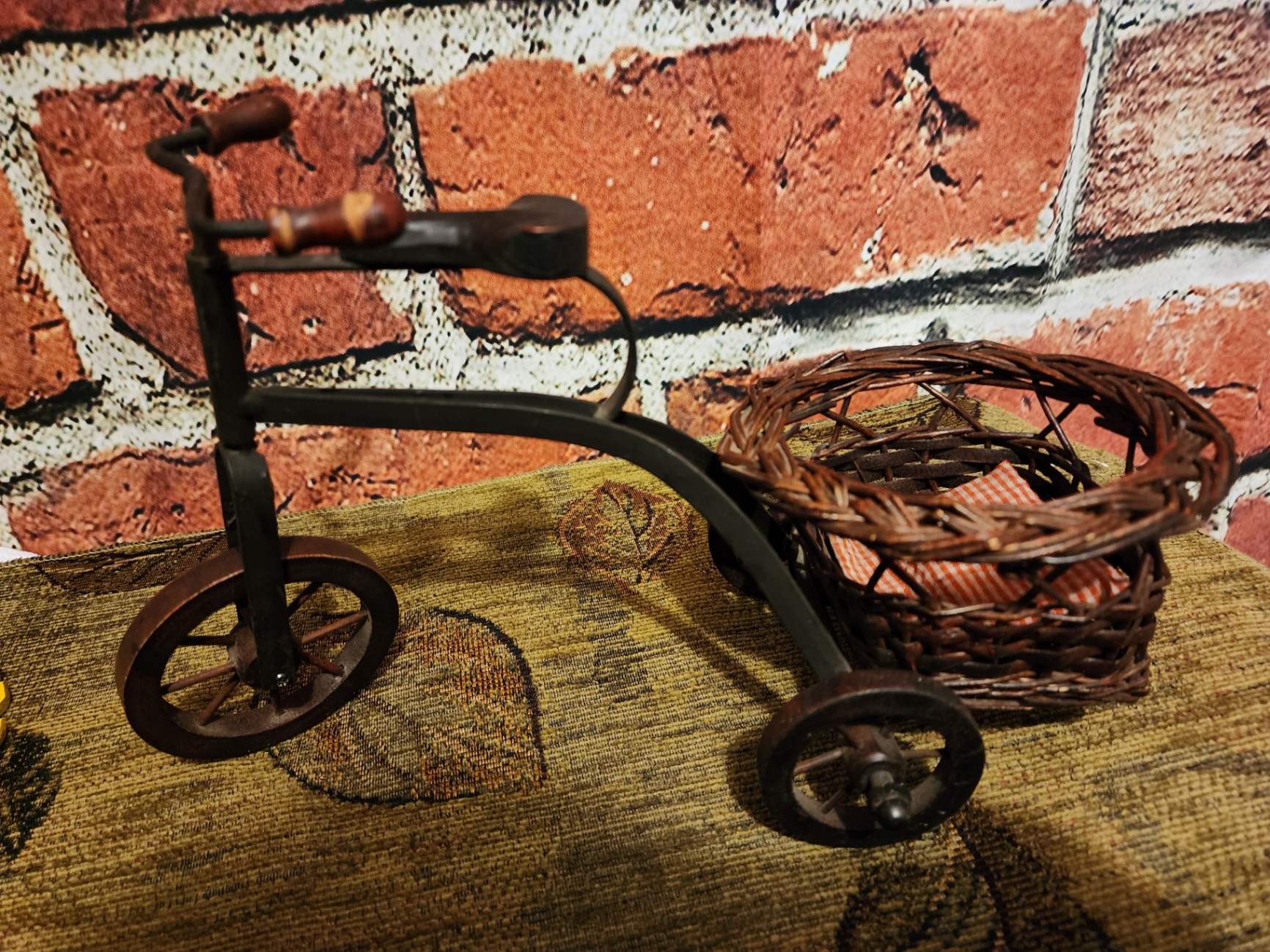 Vintage toy and novelty item collection - image 10 of 11