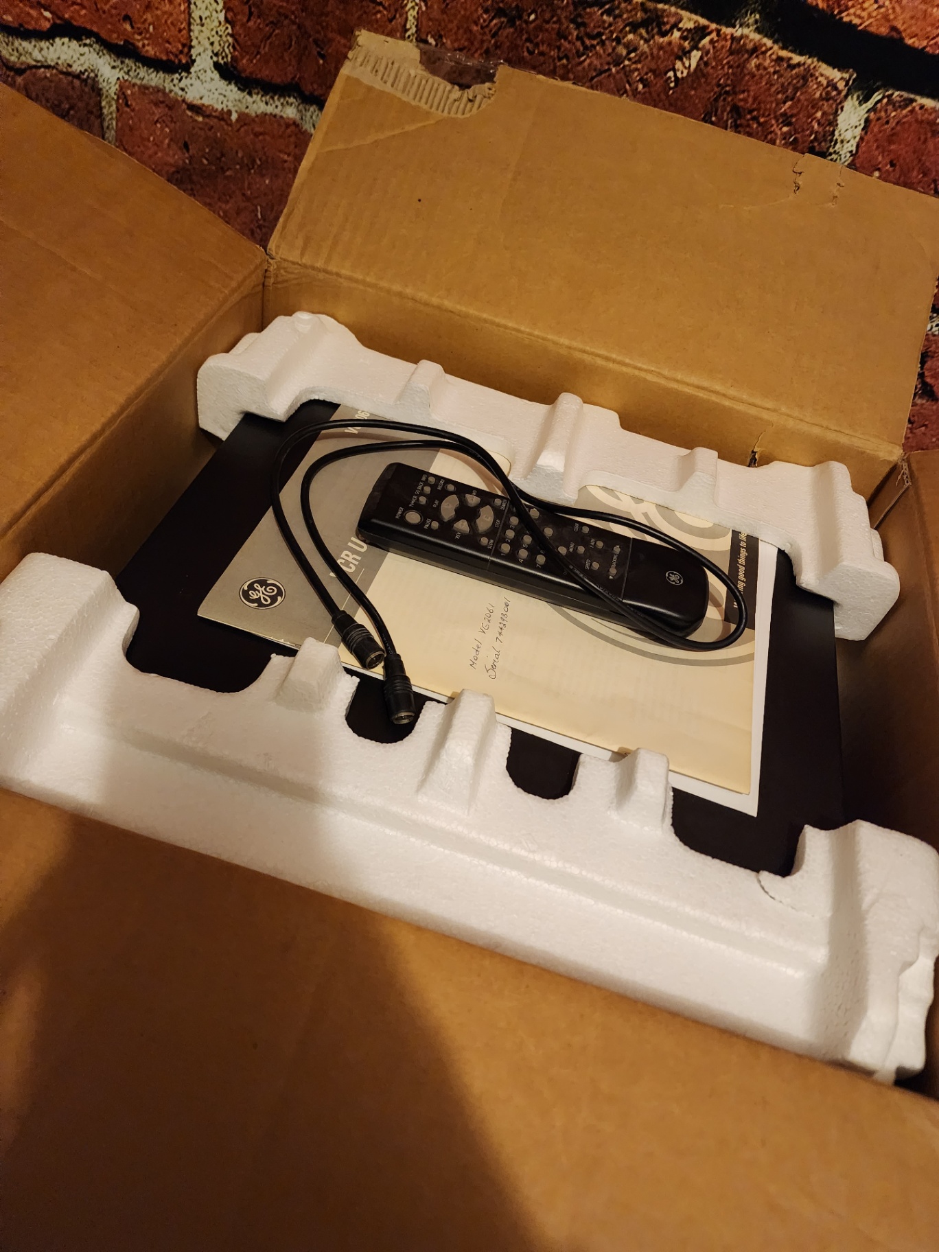 GE VG2061 VCR with remote and manual - image 9 of 15