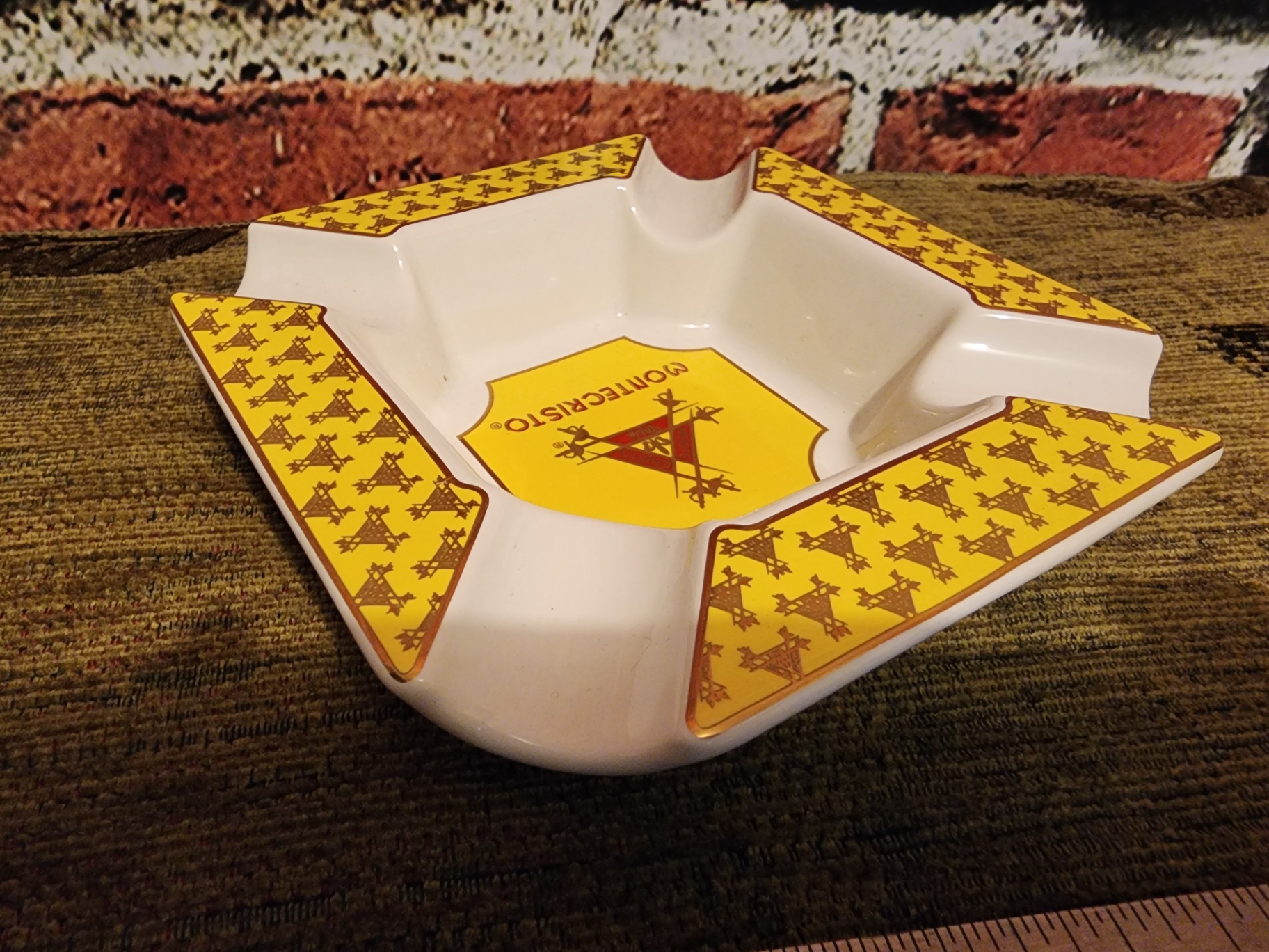 Montecristo ceramic ashtray - image 3 of 6